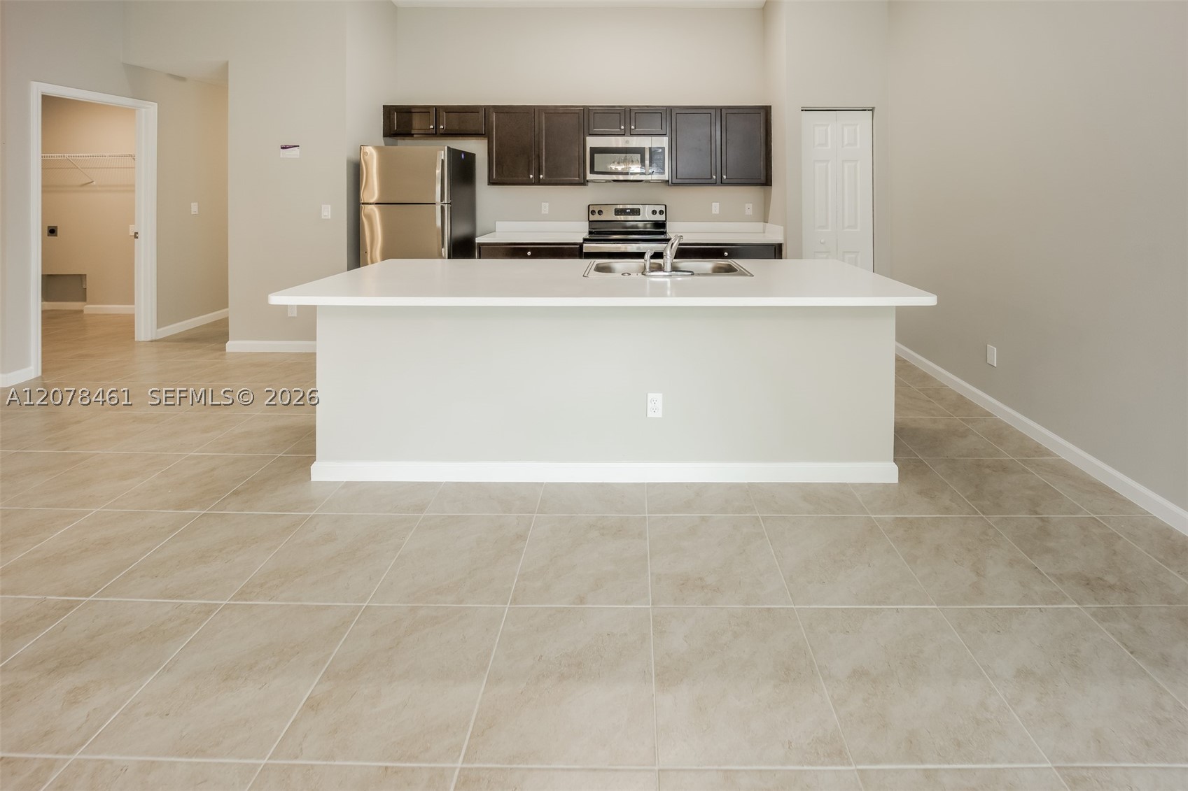 643 Sw Sail Ter Property Photo 6