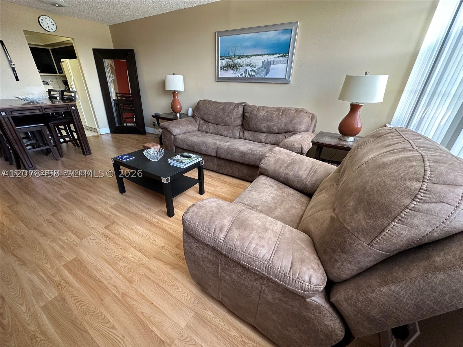 2741 Taft St 212 Property Photo 12