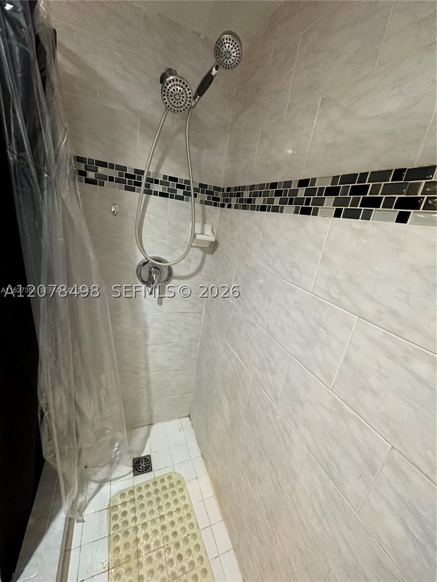 2741 Taft St 212 Property Photo 29