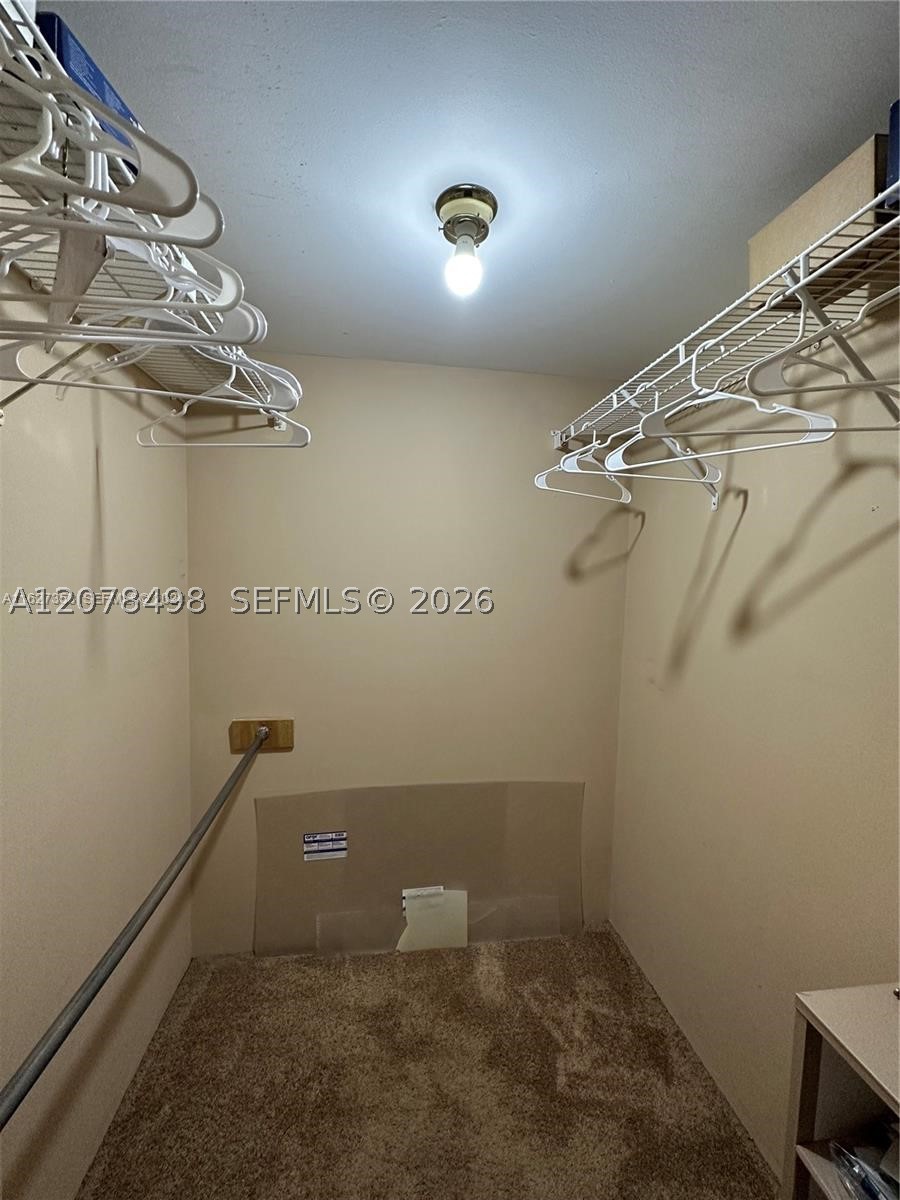 2741 Taft St 212 Property Photo 32