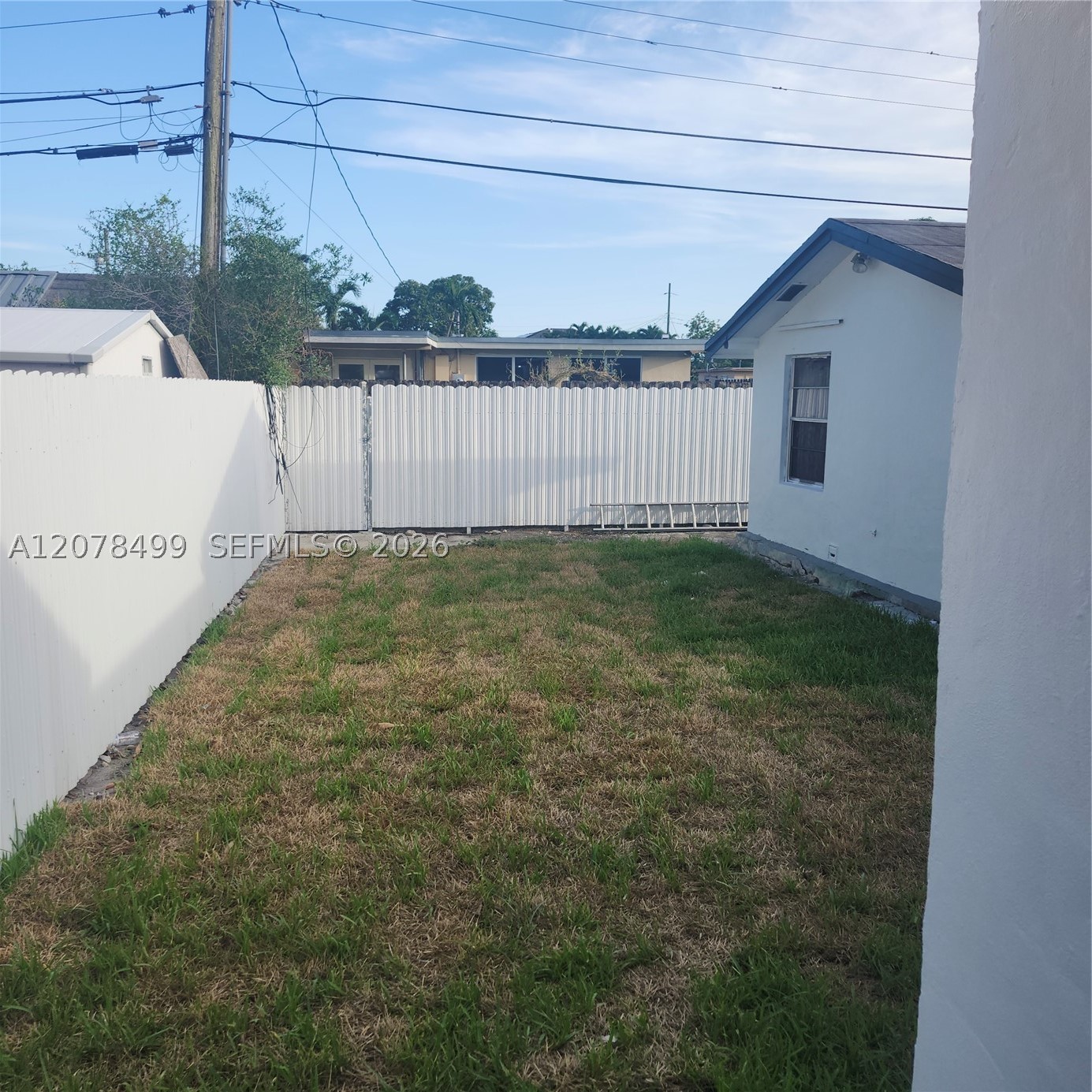 730 E 17th St Property Photo 16
