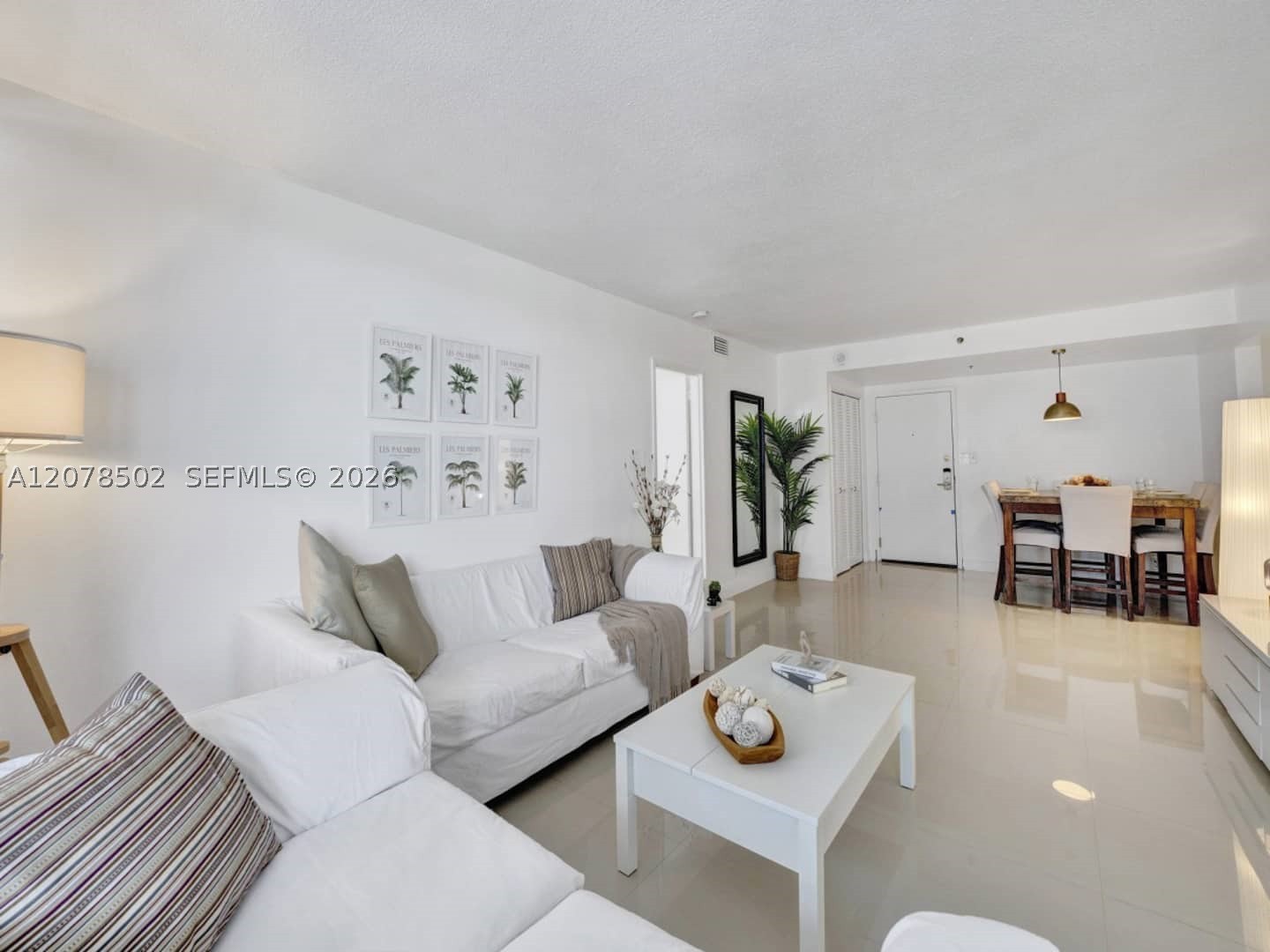 5225 Collins Ave 1516 Property Photo 4