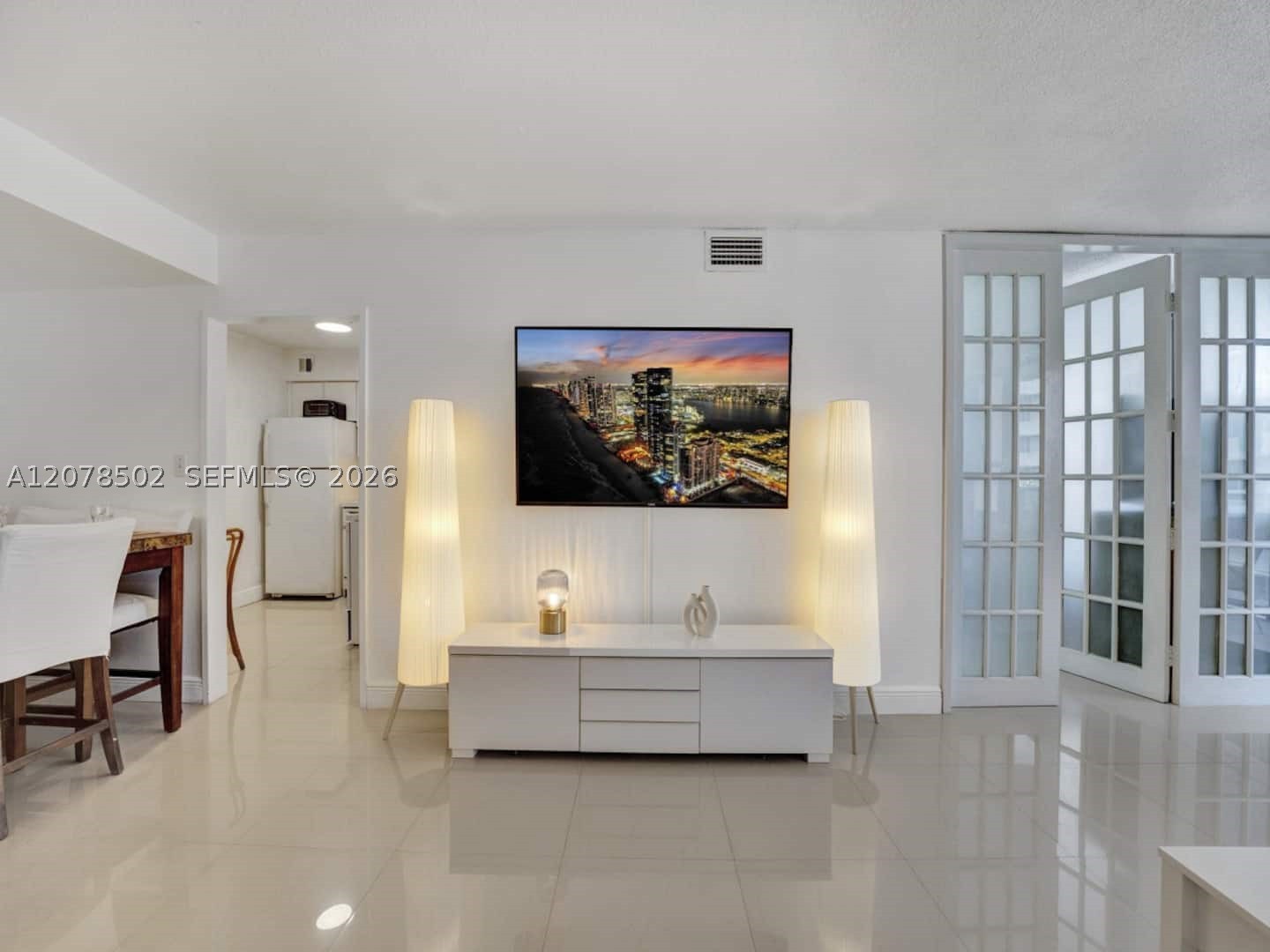 5225 Collins Ave 1516 Property Photo 5