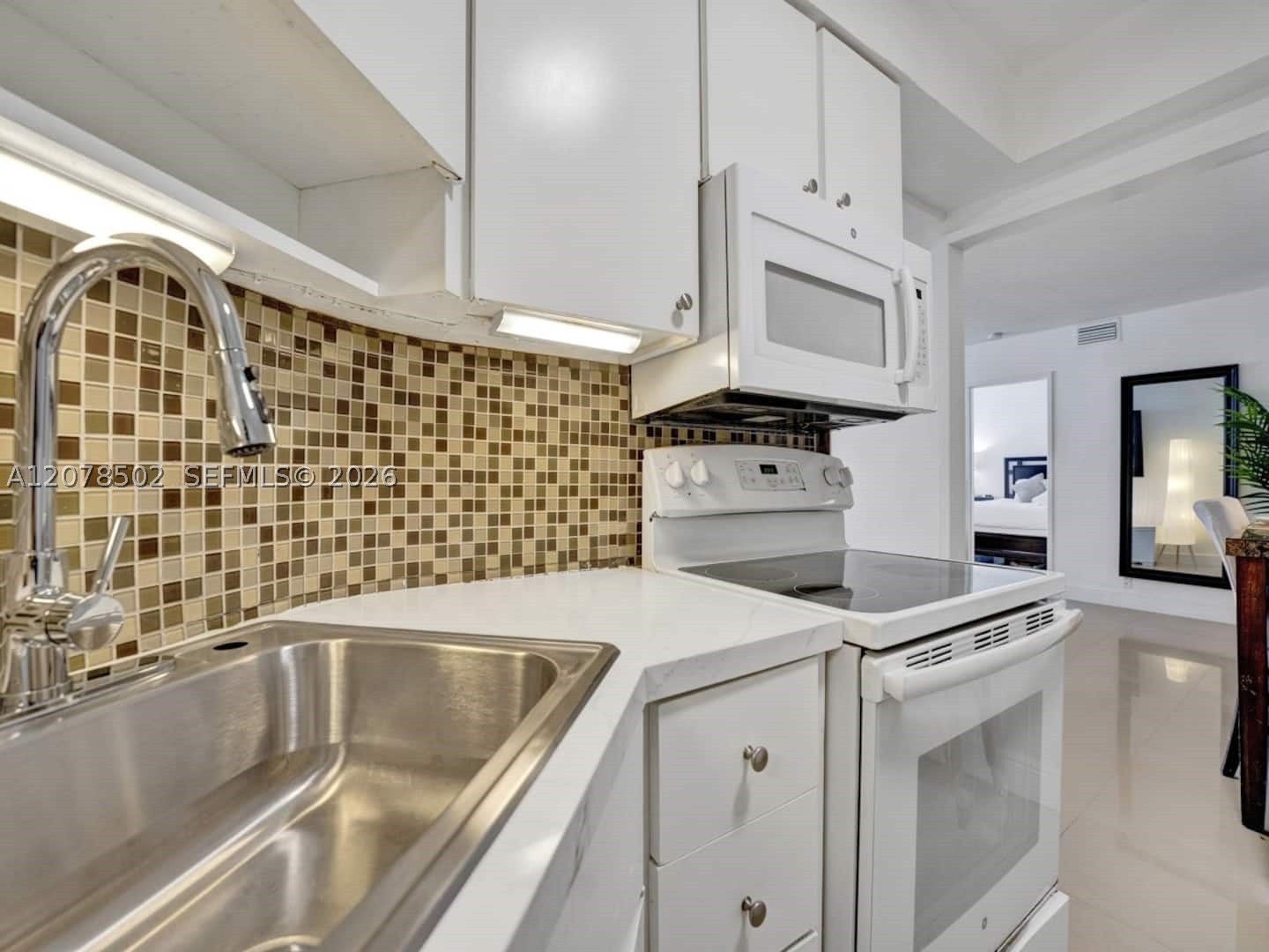 5225 Collins Ave 1516 Property Photo 7
