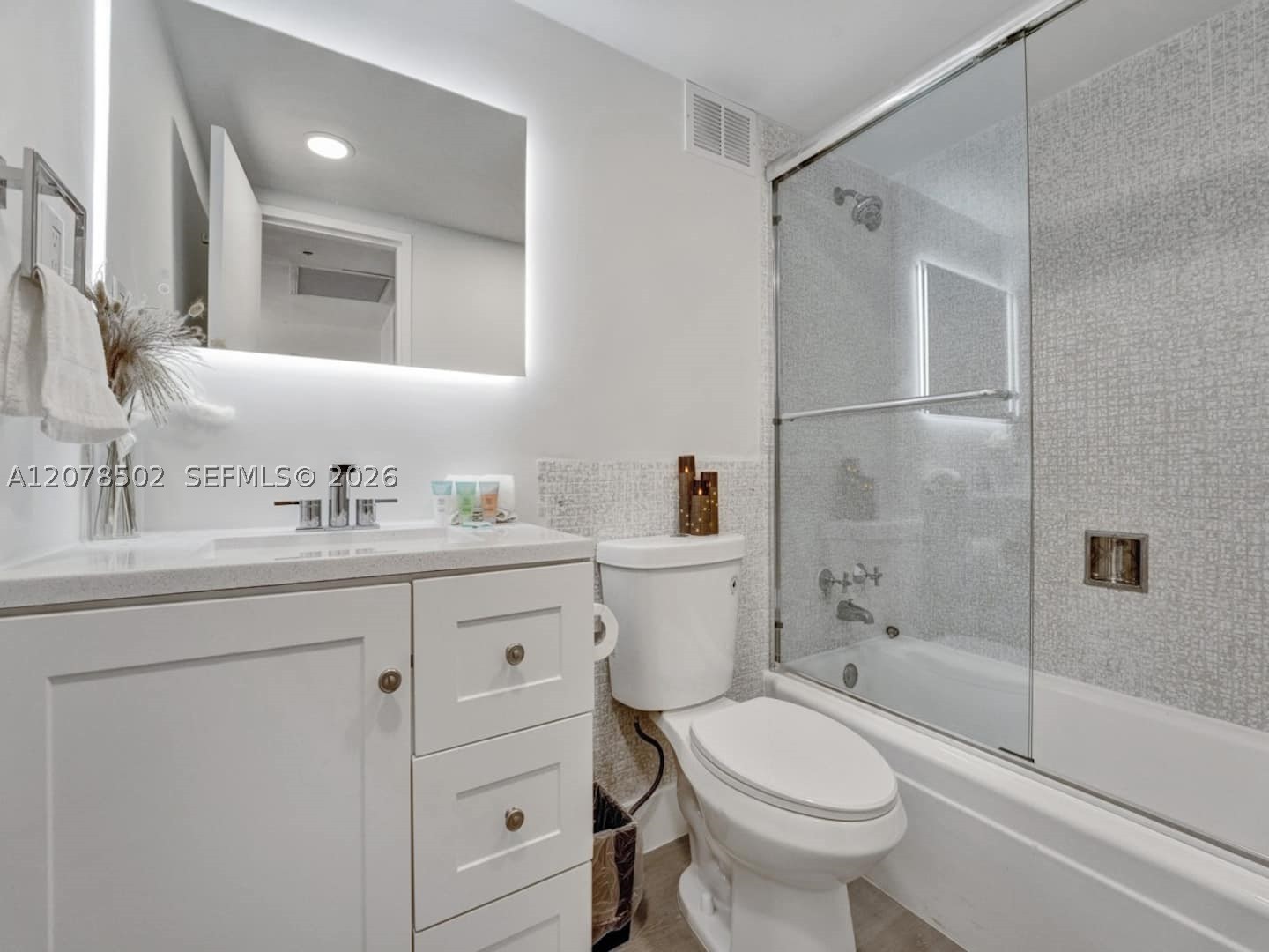 5225 Collins Ave 1516 Property Photo 12