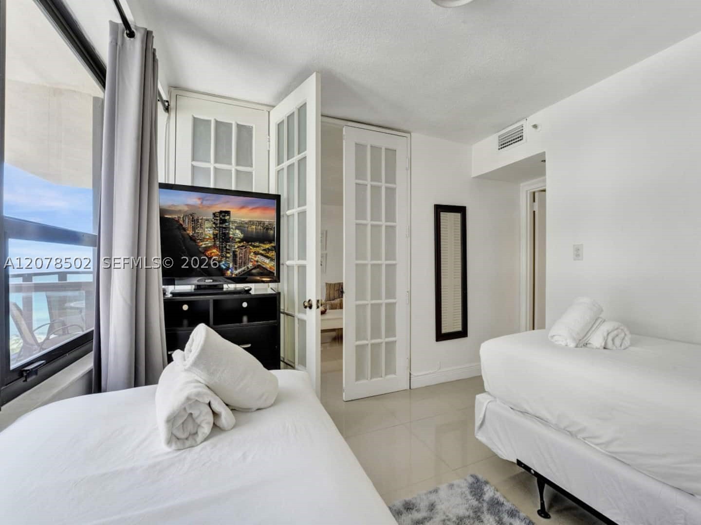 5225 Collins Ave 1516 Property Photo 15