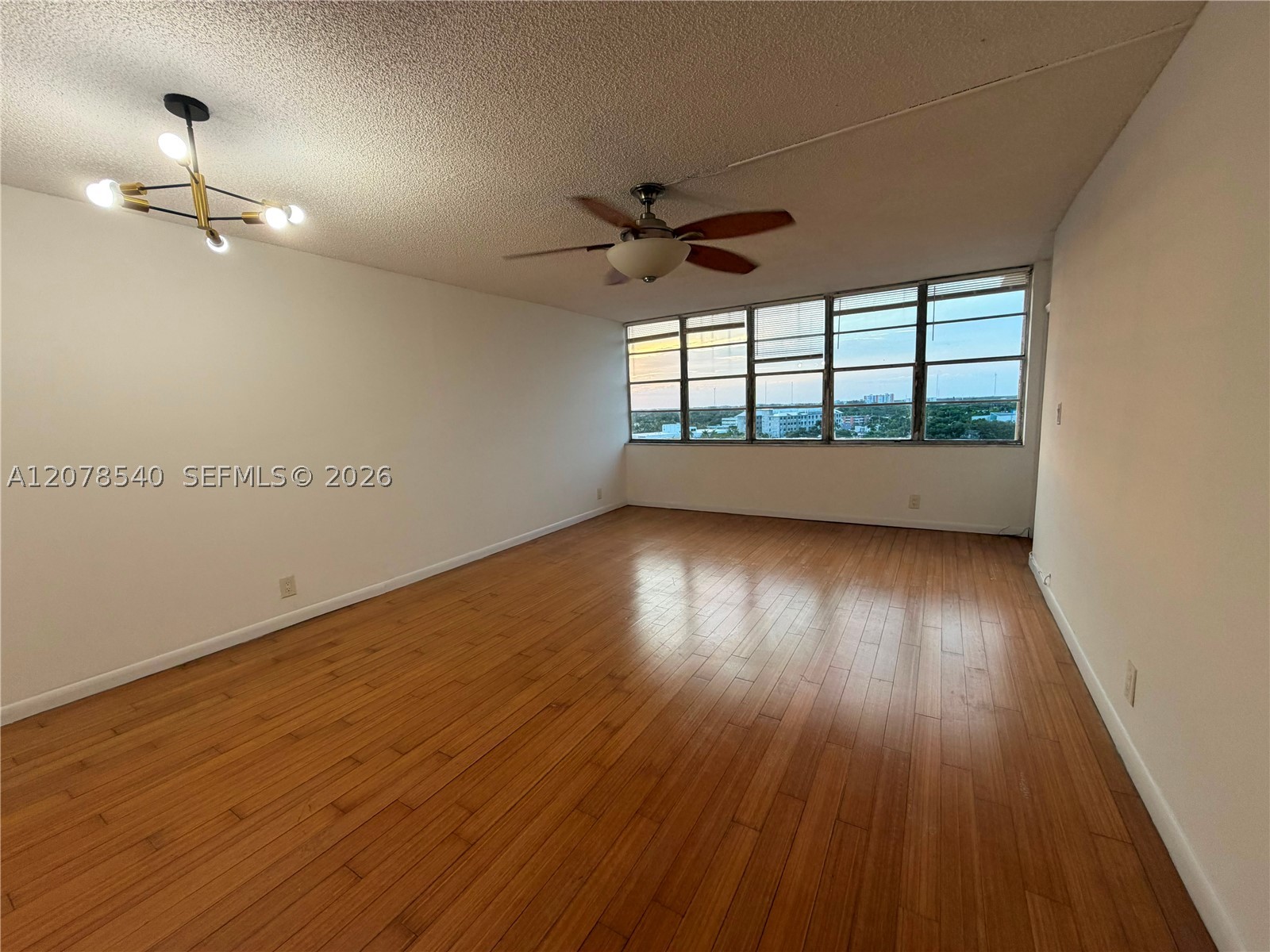 2025 NE 164th St 1015 Property Photo 1