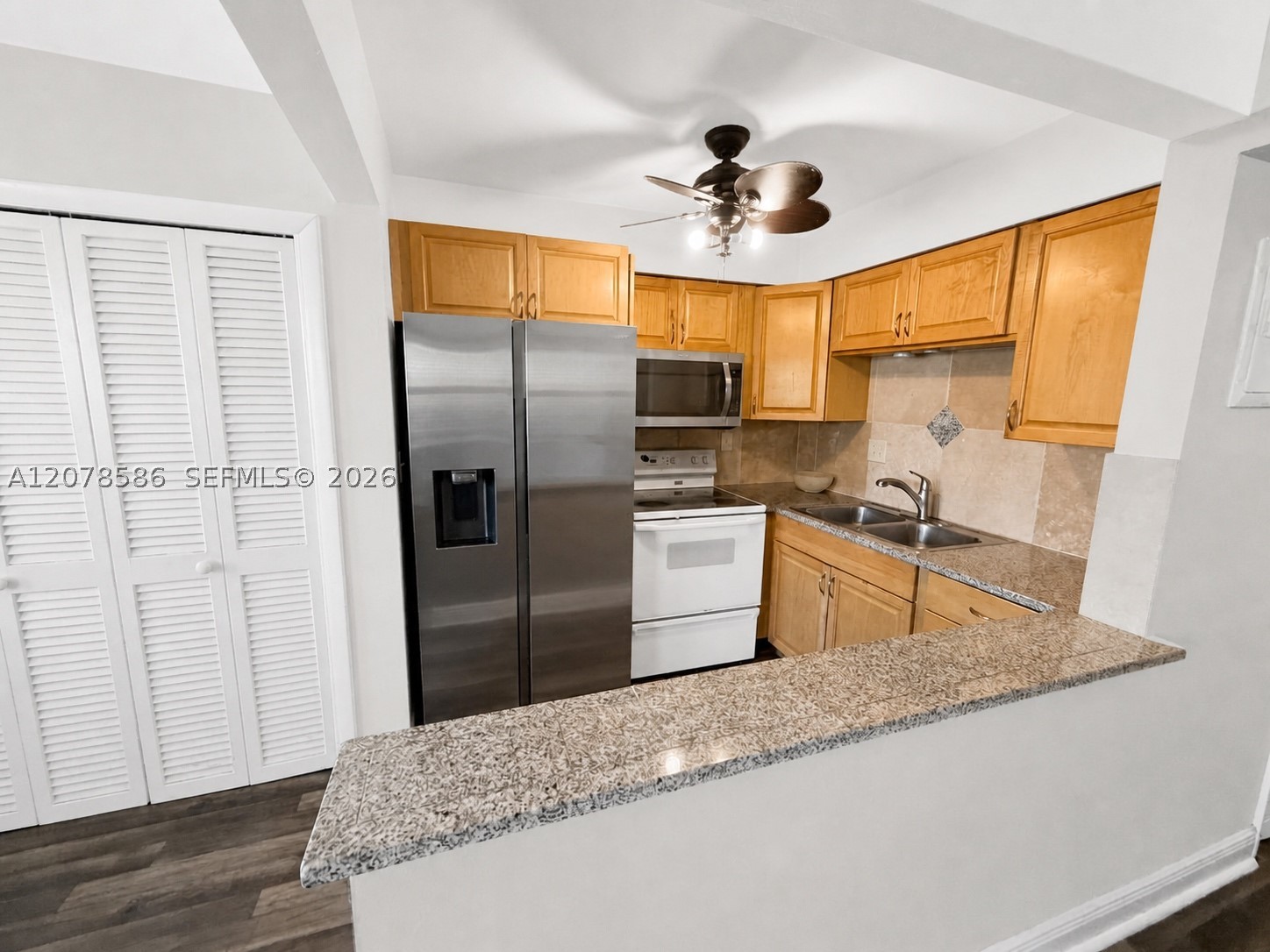 4050 Ne 12th Ter 11-1 Property Photo 6