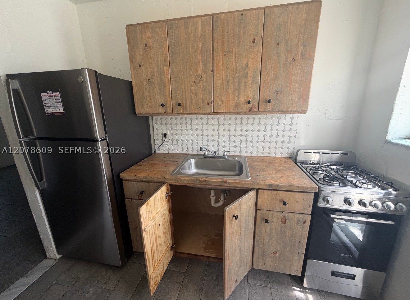 745 NW 100th St 4-D Property Photo 1