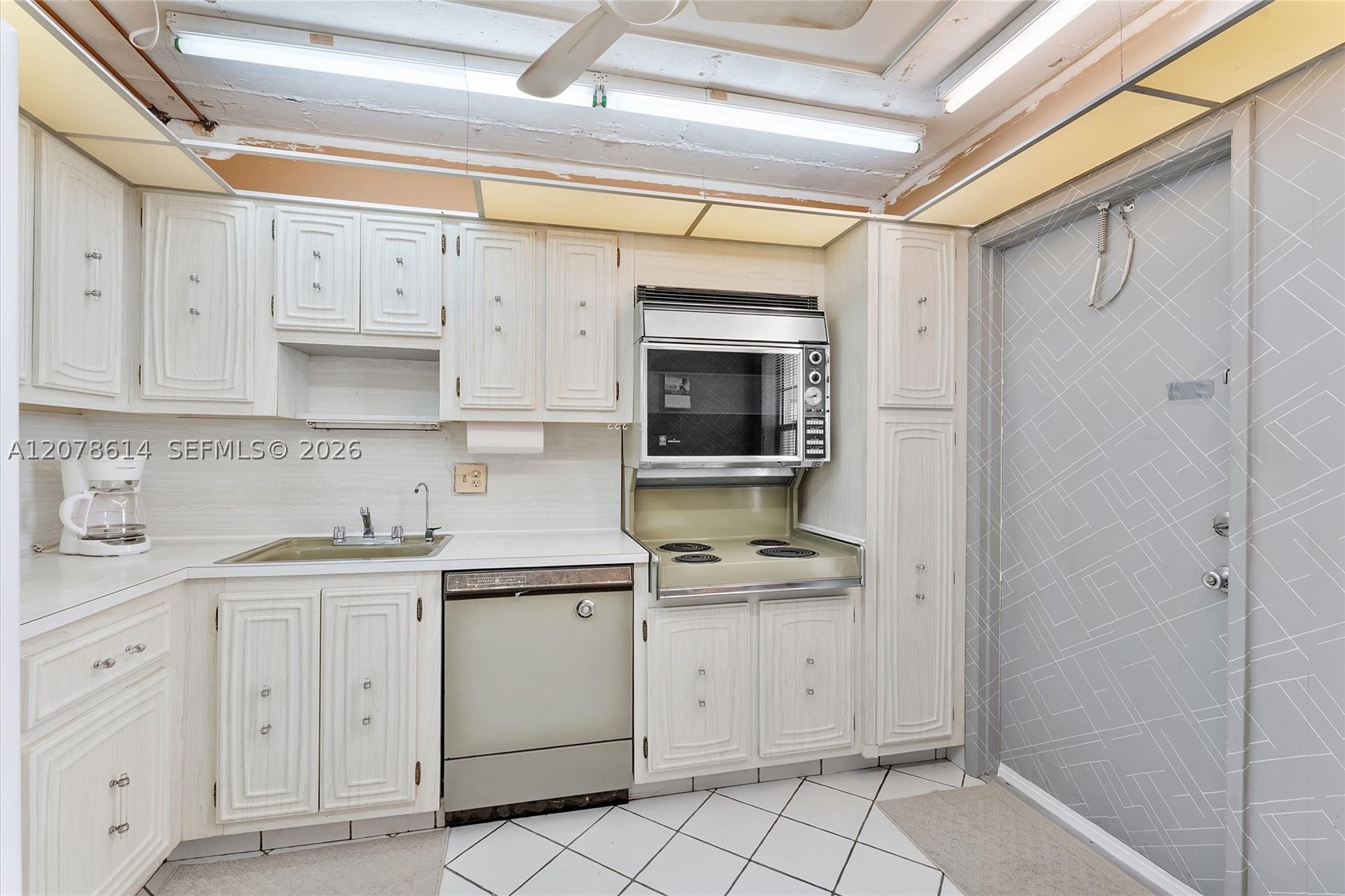 2661 S Course Dr 805 Property Photo 6