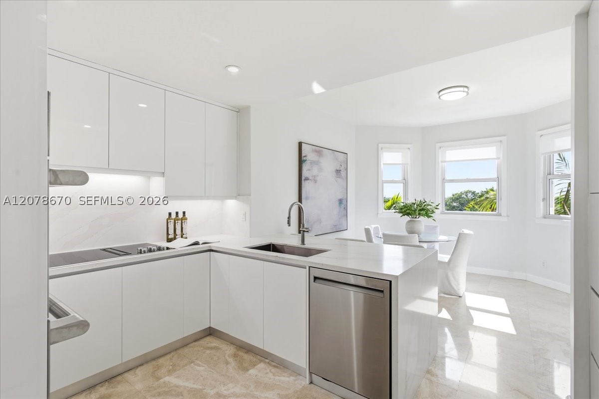 13633 Deering Bay Dr 256 Property Photo 15