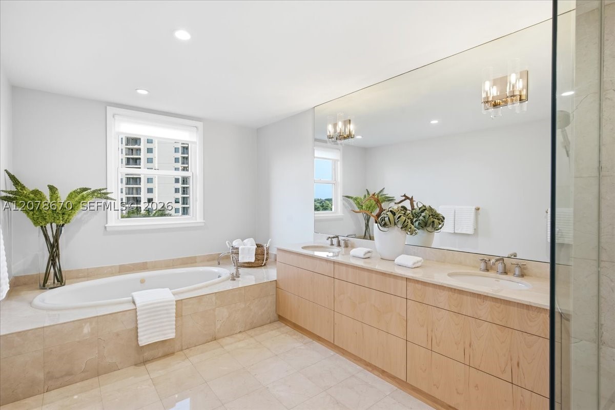 13633 Deering Bay Dr 256 Property Photo 31