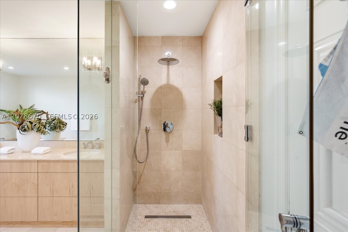 13633 Deering Bay Dr 256 Property Photo 33