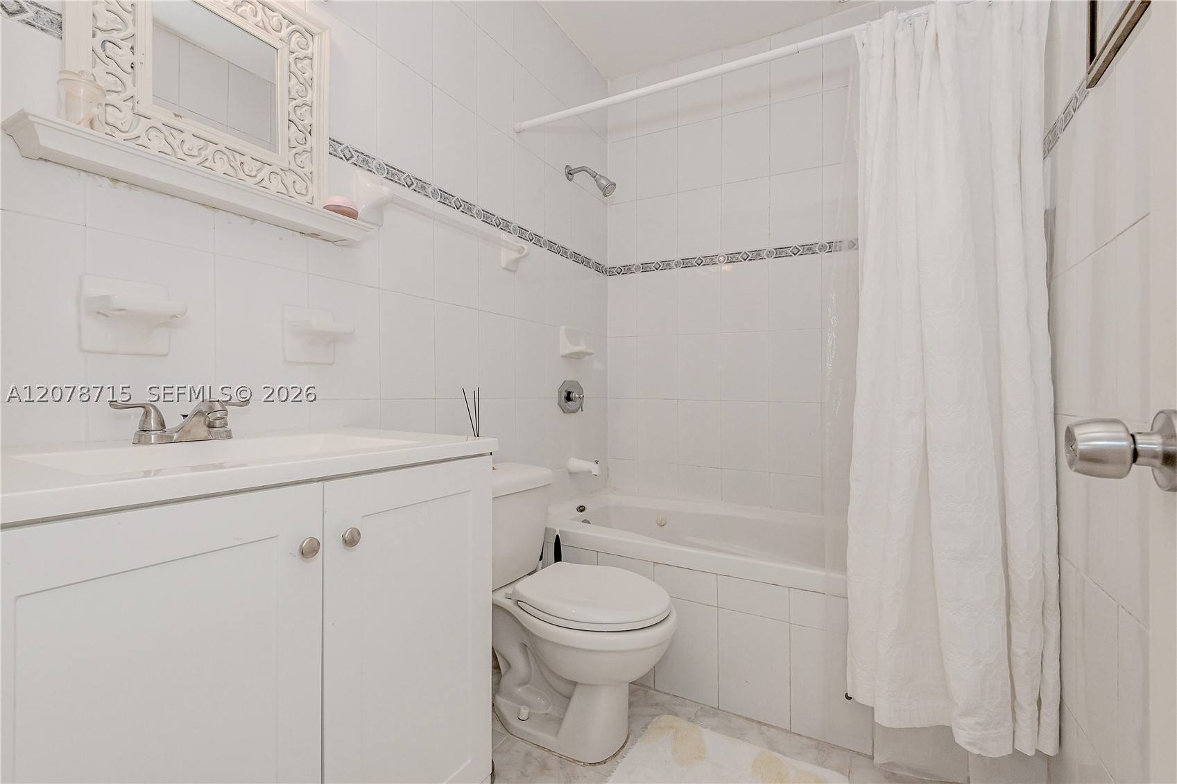 359 W 35th St Property Photo 18