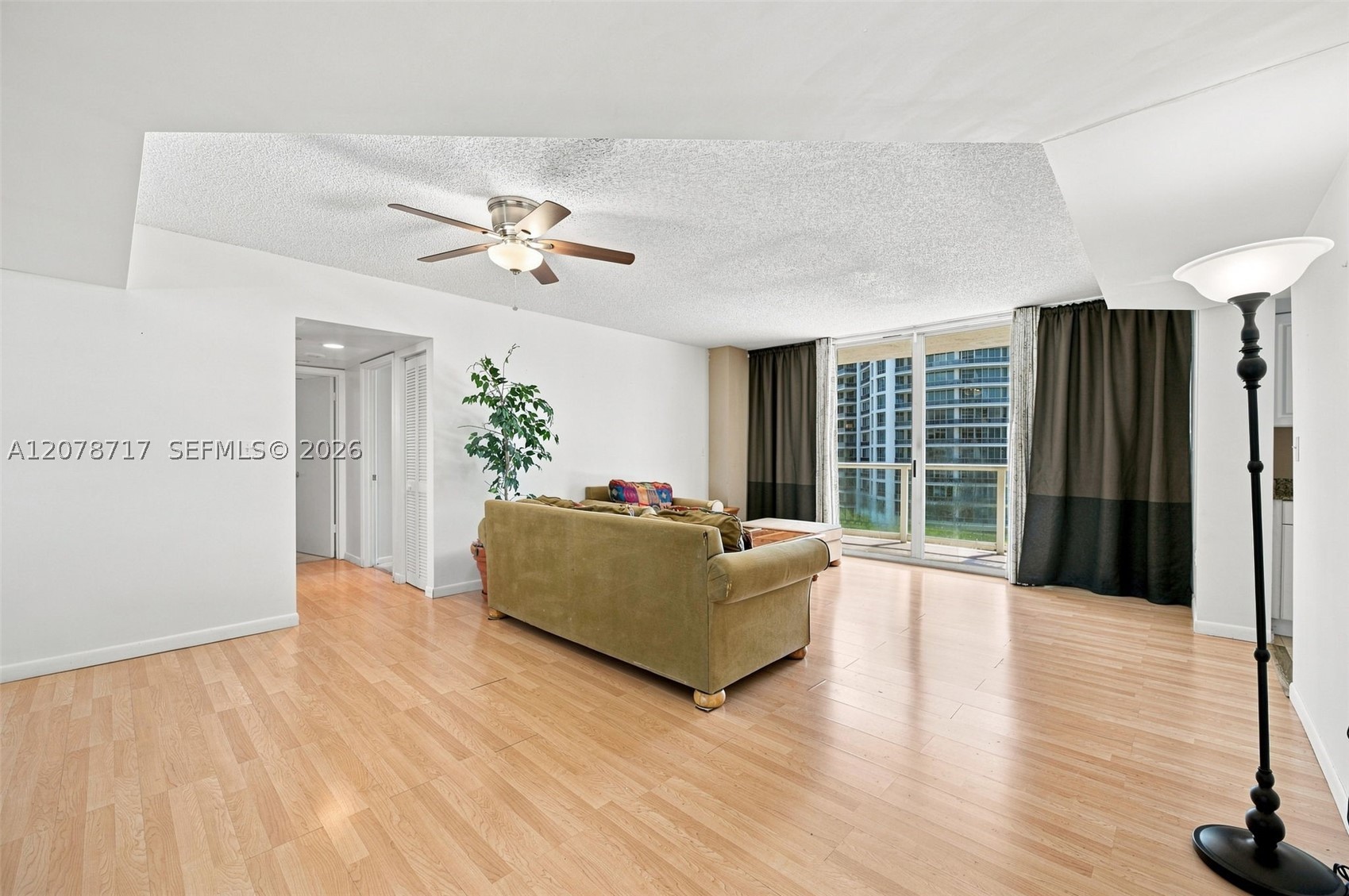 5900 Collins Ave 1006 Property Photo 4
