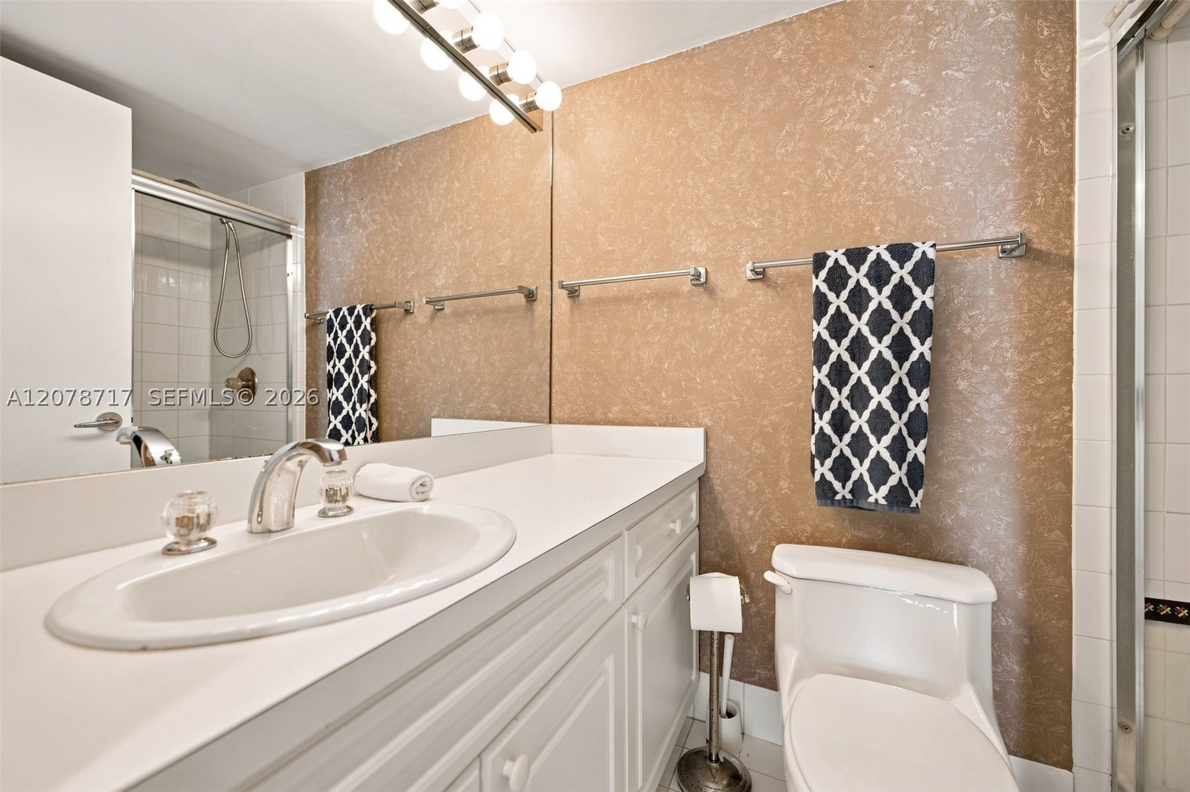 5900 Collins Ave 1006 Property Photo 13