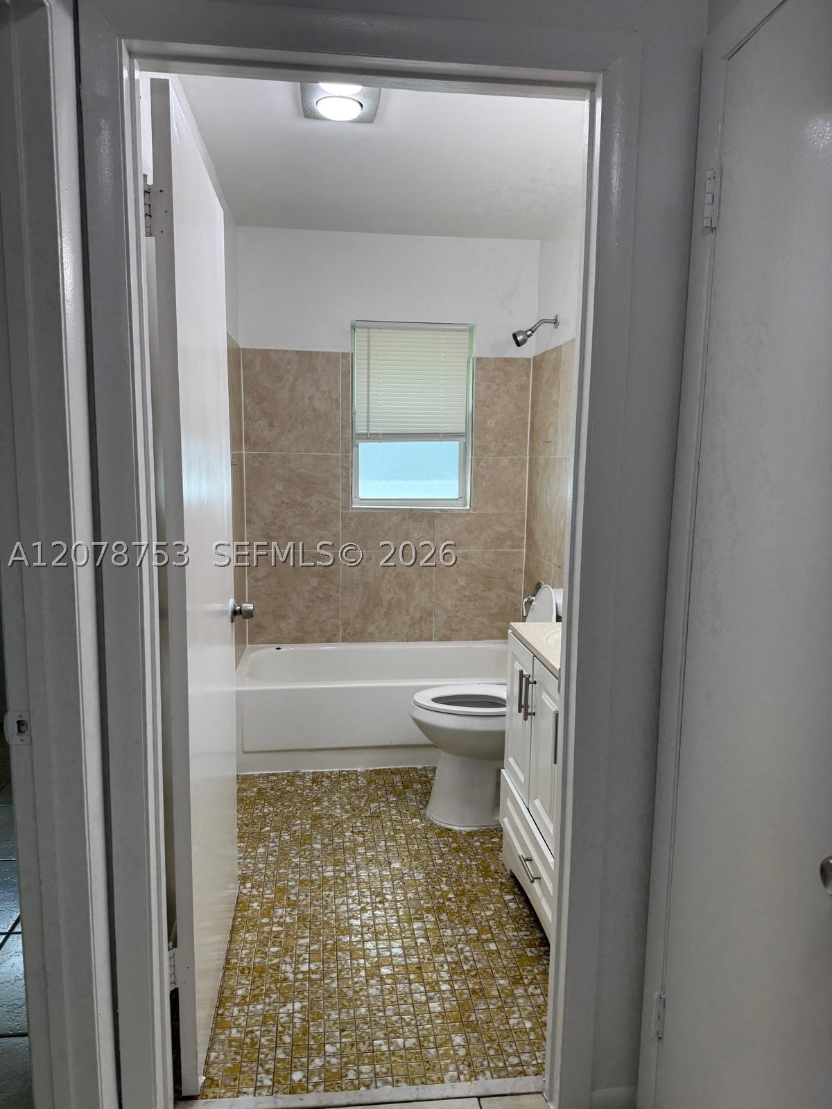 1746 N 3rd Ave N 2 Property Photo 9