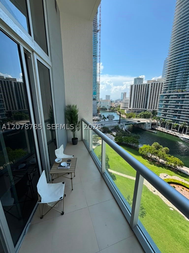 475 Brickell Ave 1410 Property Photo 3