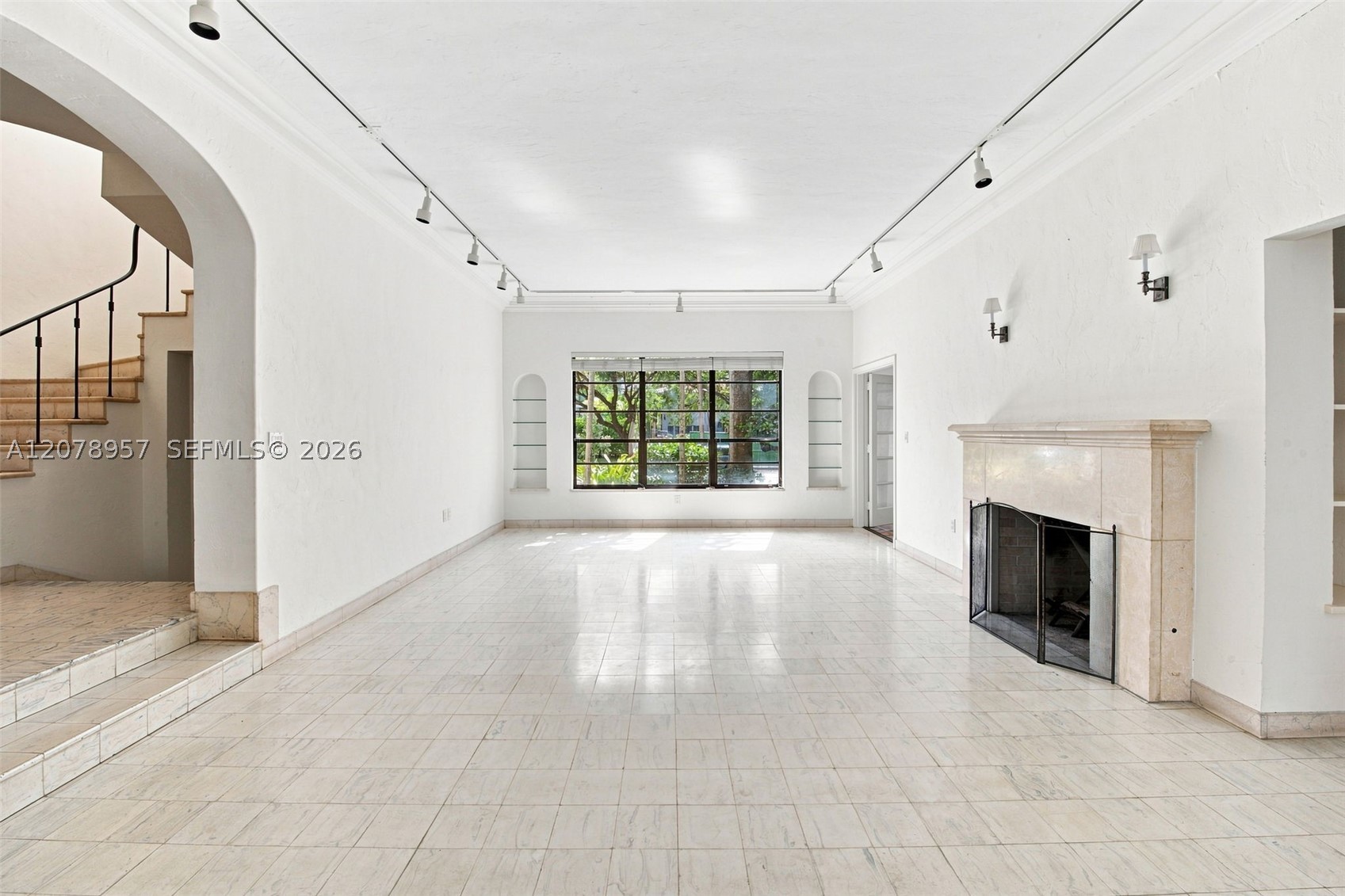 5680 Pine Tree Dr Property Photo 6