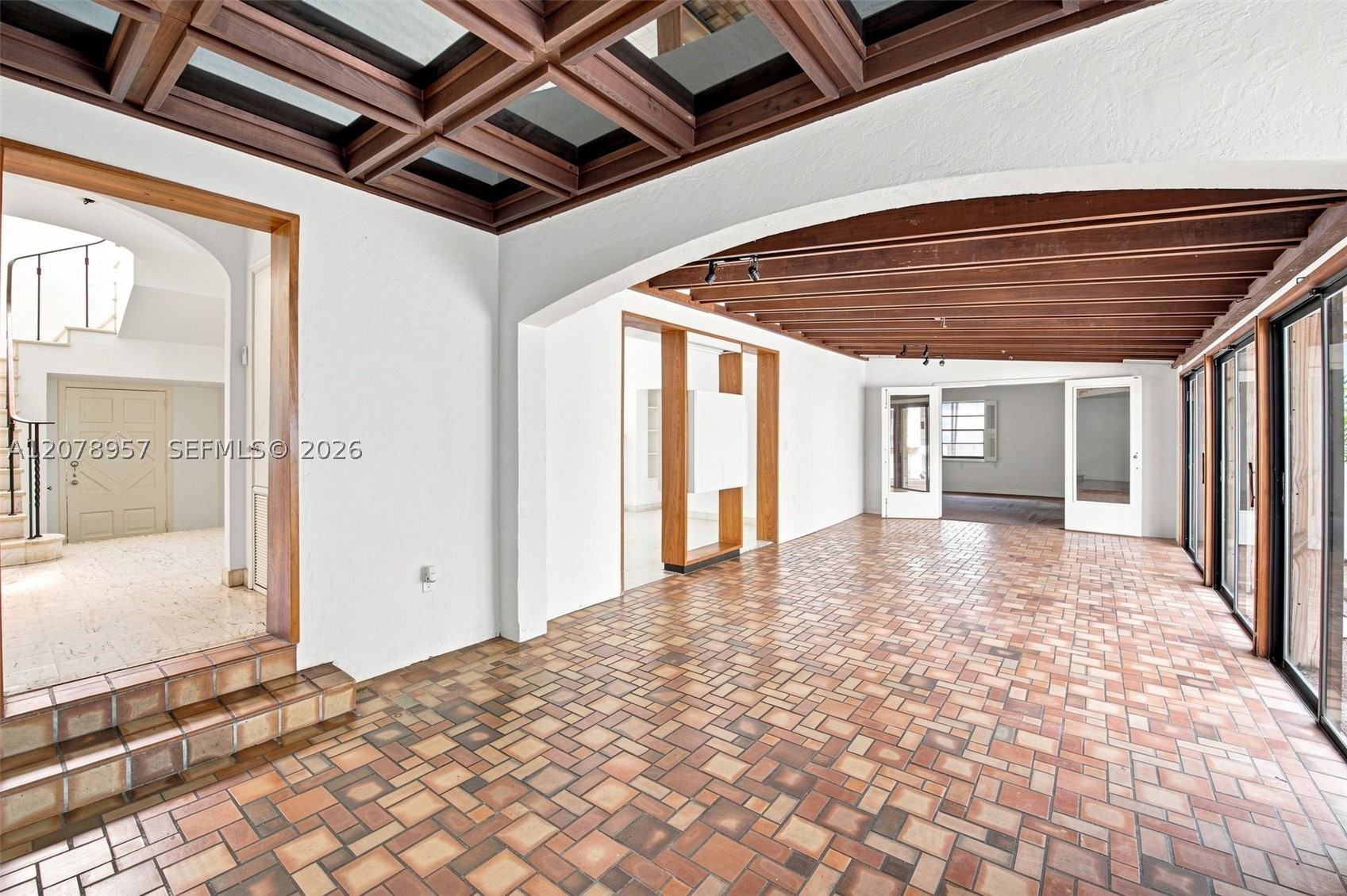 5680 Pine Tree Dr Property Photo 9