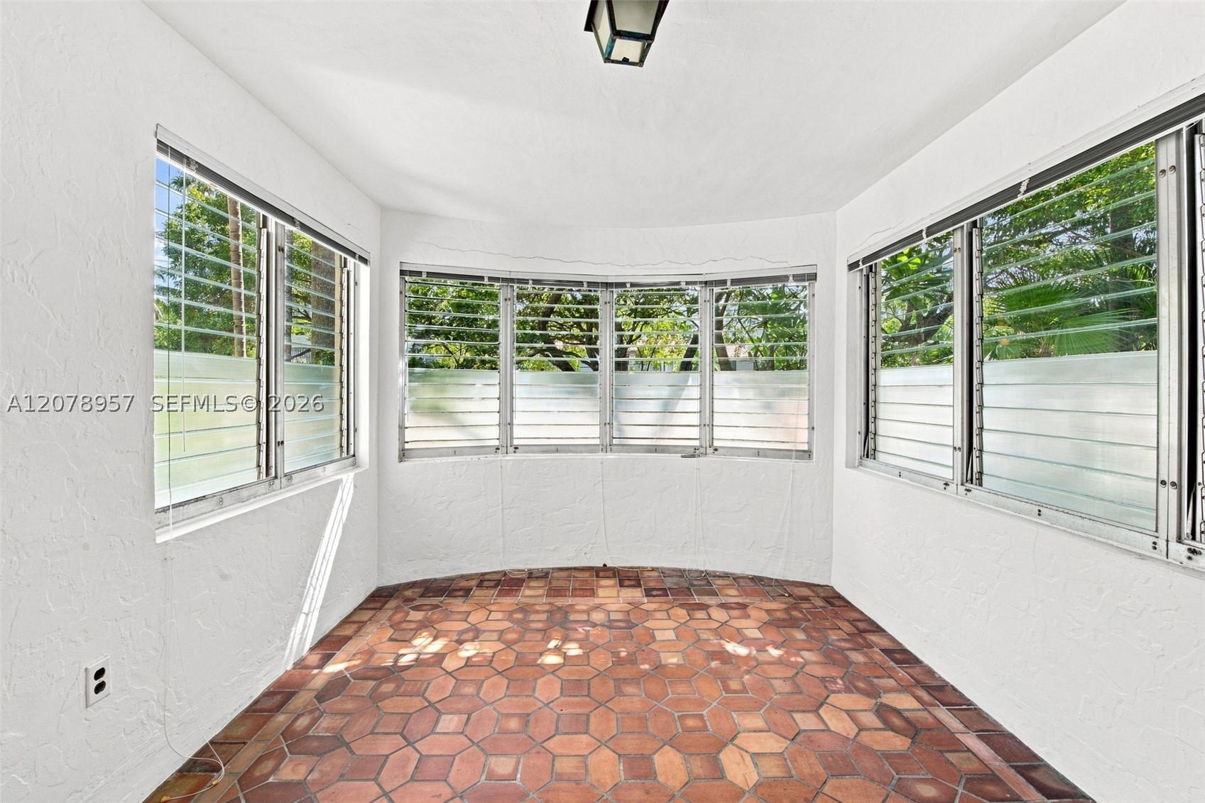 5680 Pine Tree Dr Property Photo 21