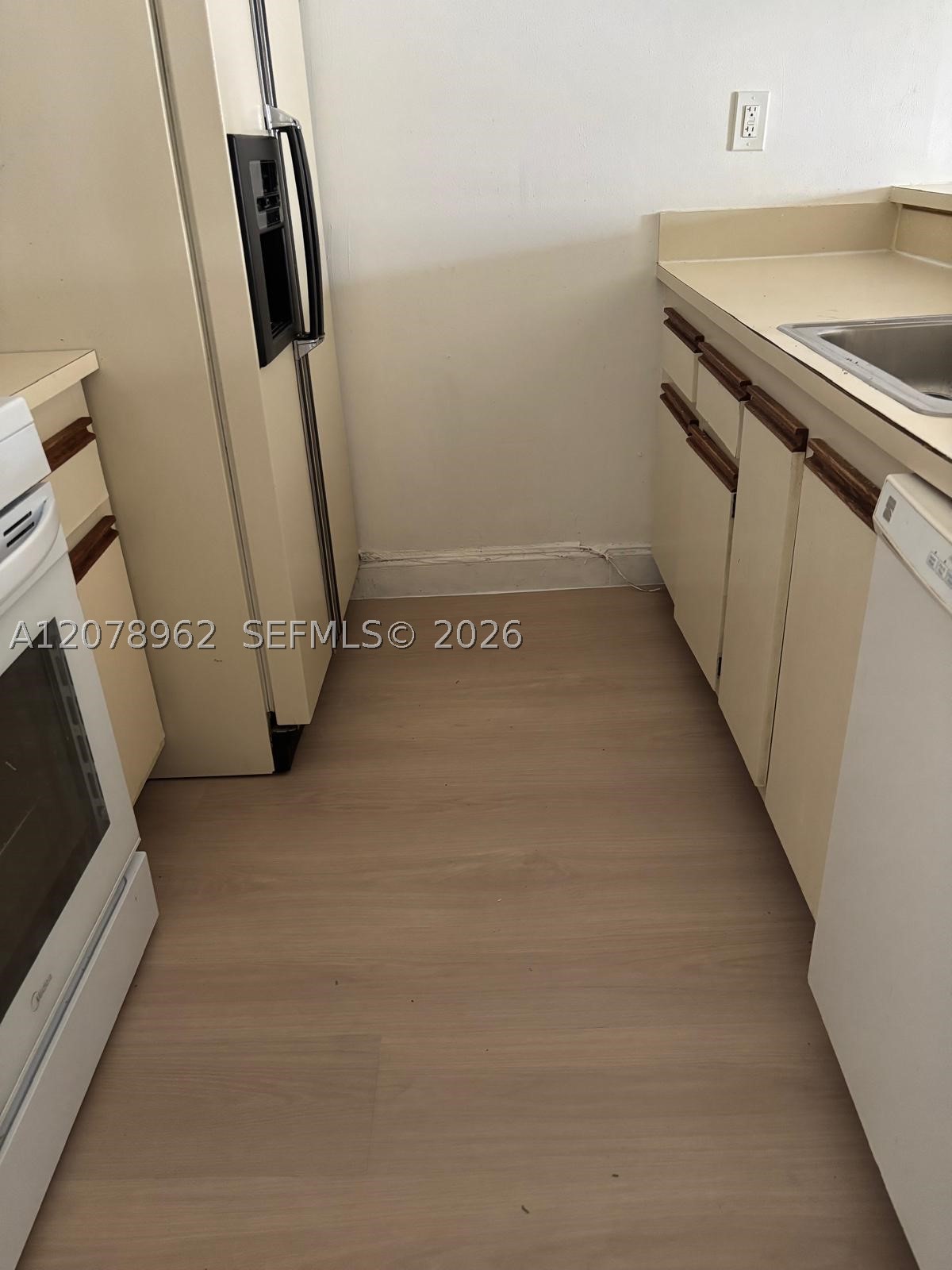 18290 Mediterranean Blvd 7-5 Property Photo 8