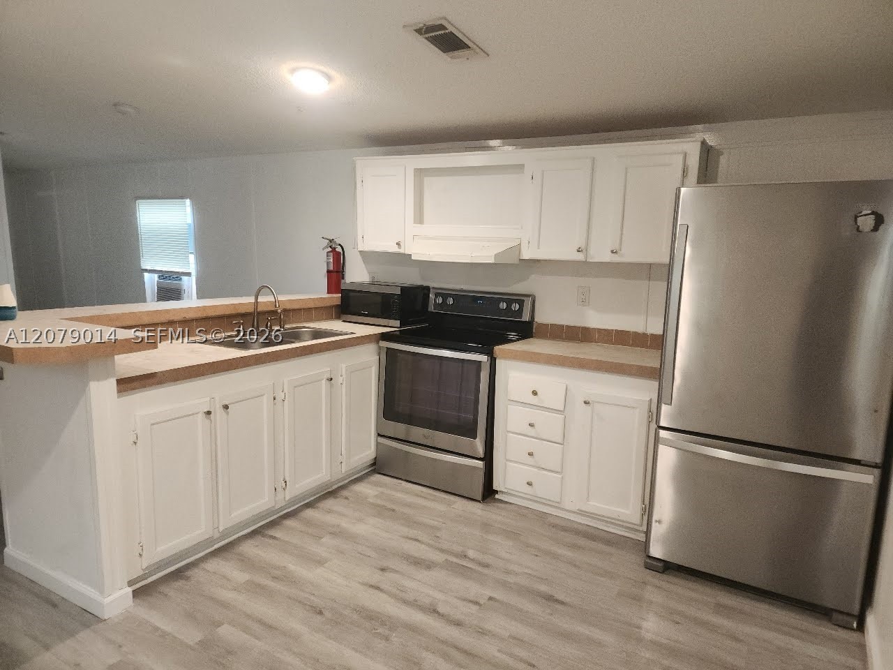 11908 Cove Pl A Property Photo 2