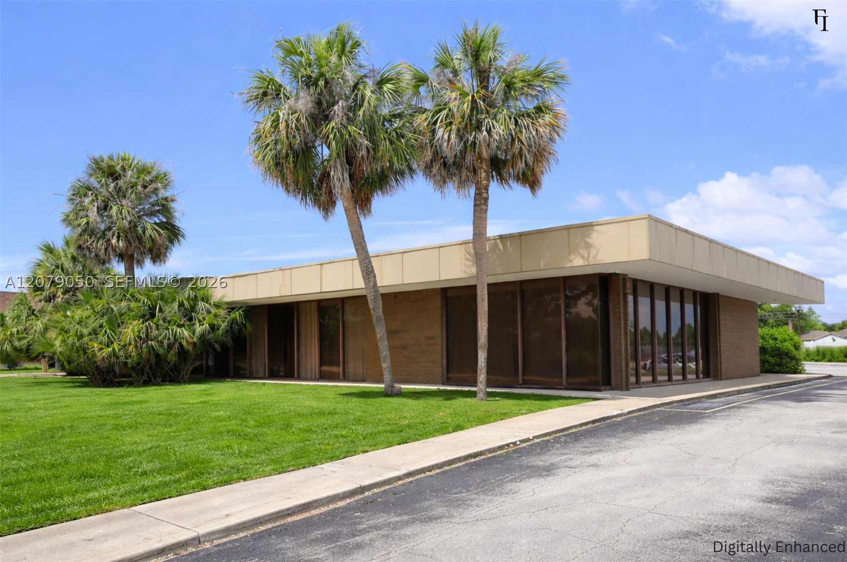 940 Deltona Blvd Property Photo 1