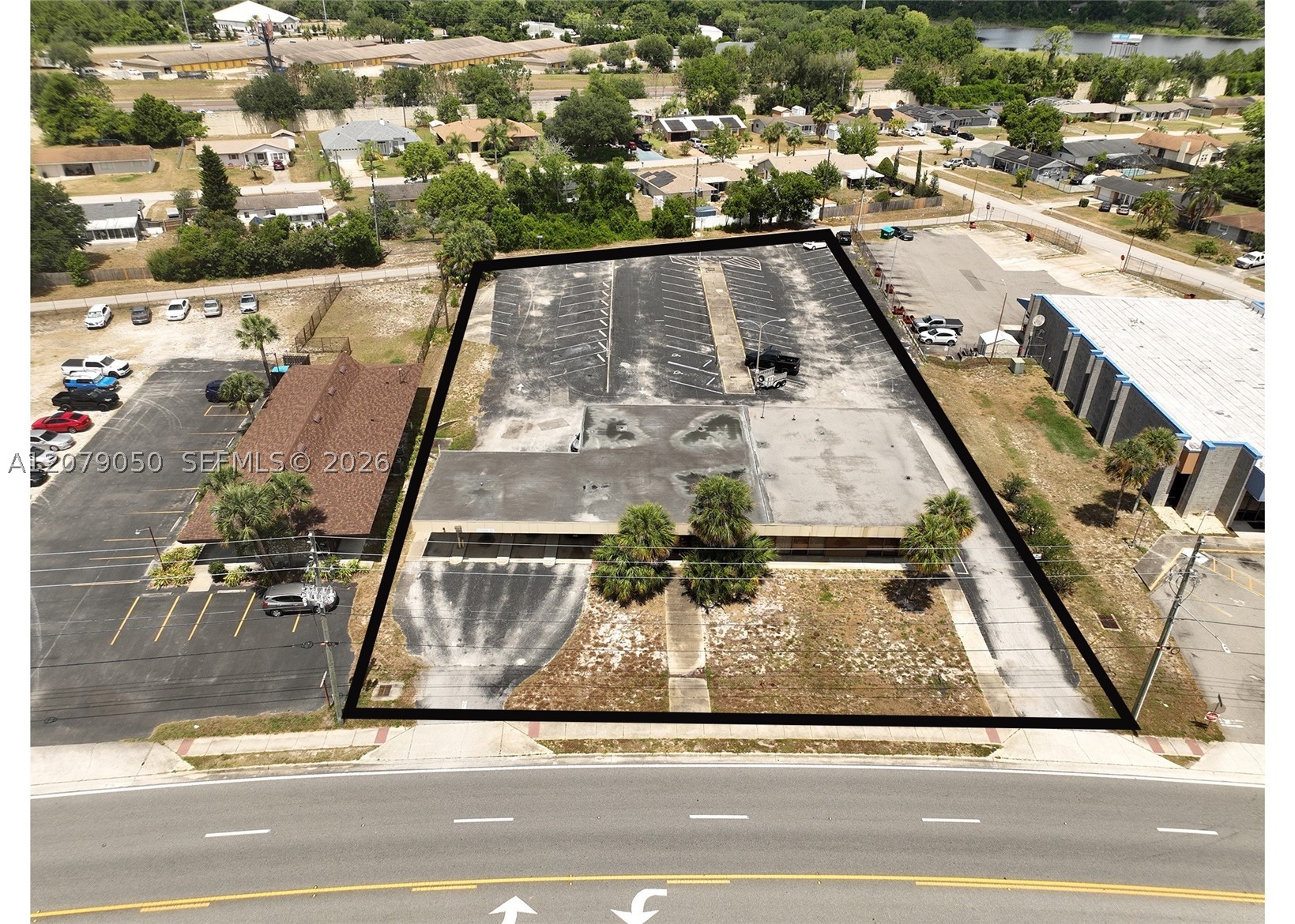 940 Deltona Blvd Property Photo 6