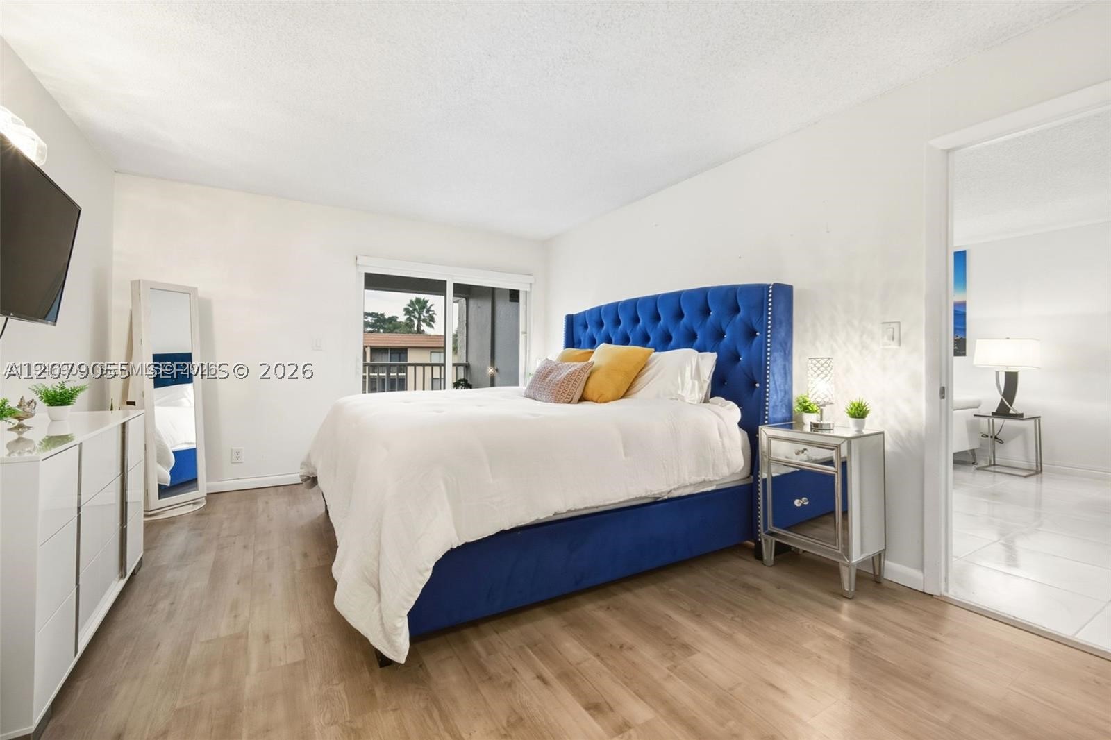 140 Lakeview Dr 203 Property Photo 3
