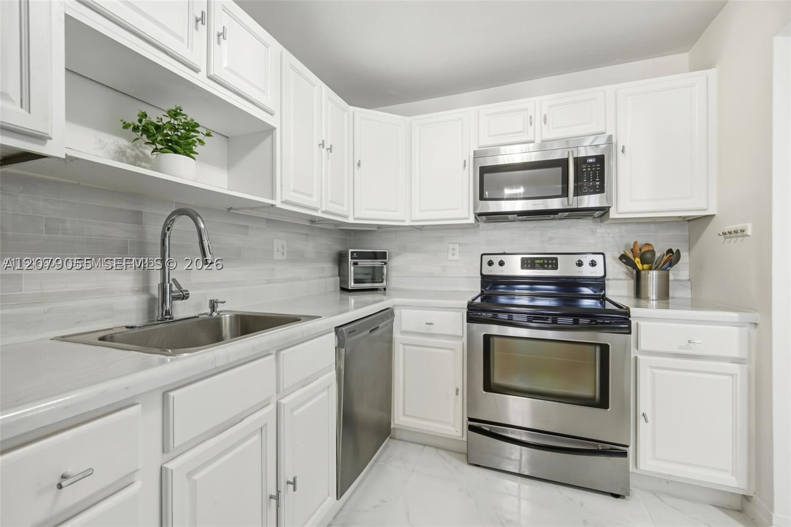 140 Lakeview Dr 203 Property Photo 7