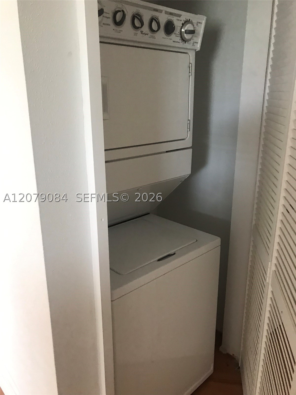 2405 Nw 33rd St 1211 Property Photo 2