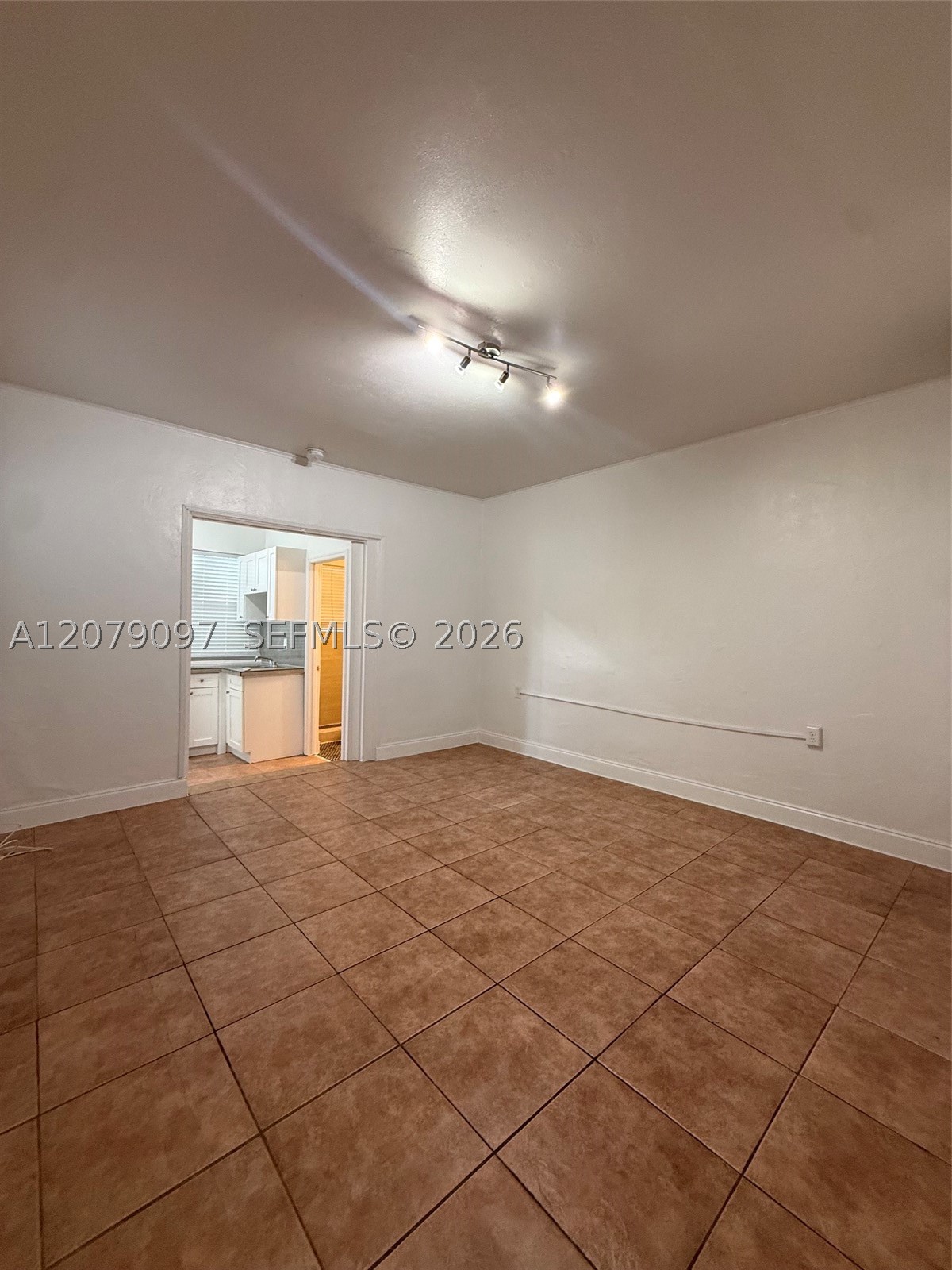 12906 Ne 6th Ave 2 Property Photo 10