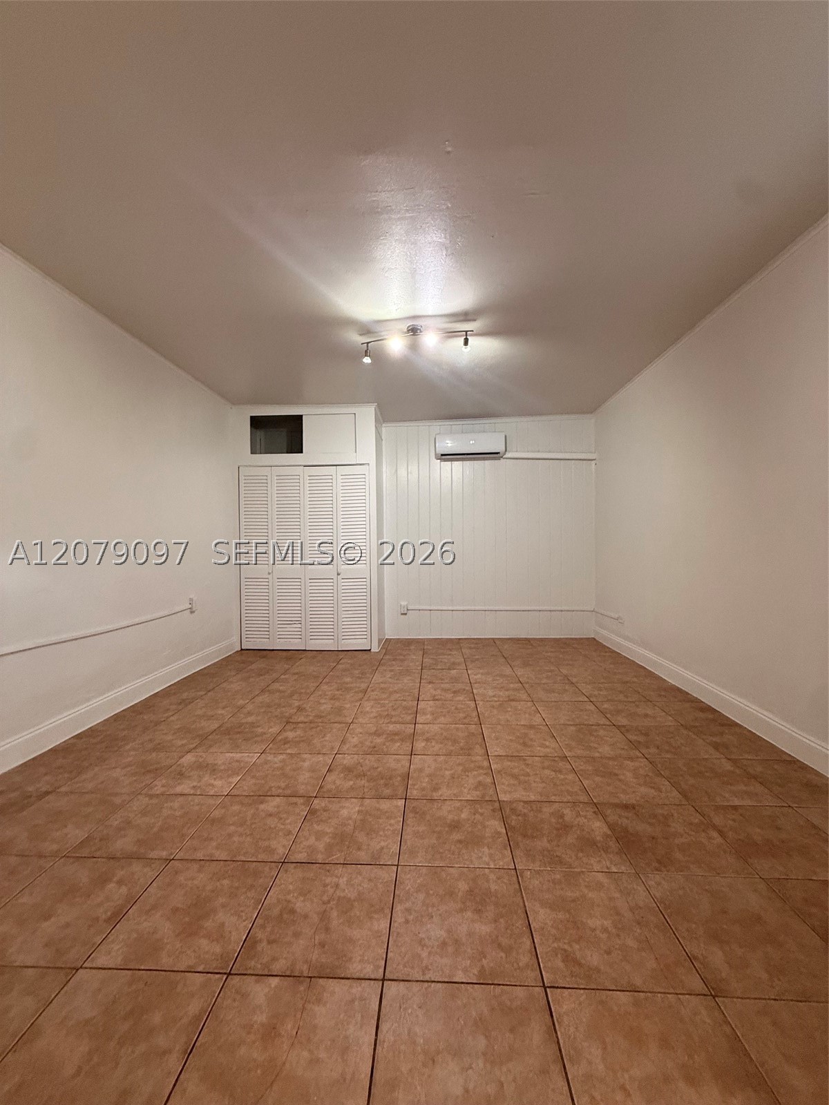12906 Ne 6th Ave 2 Property Photo 12
