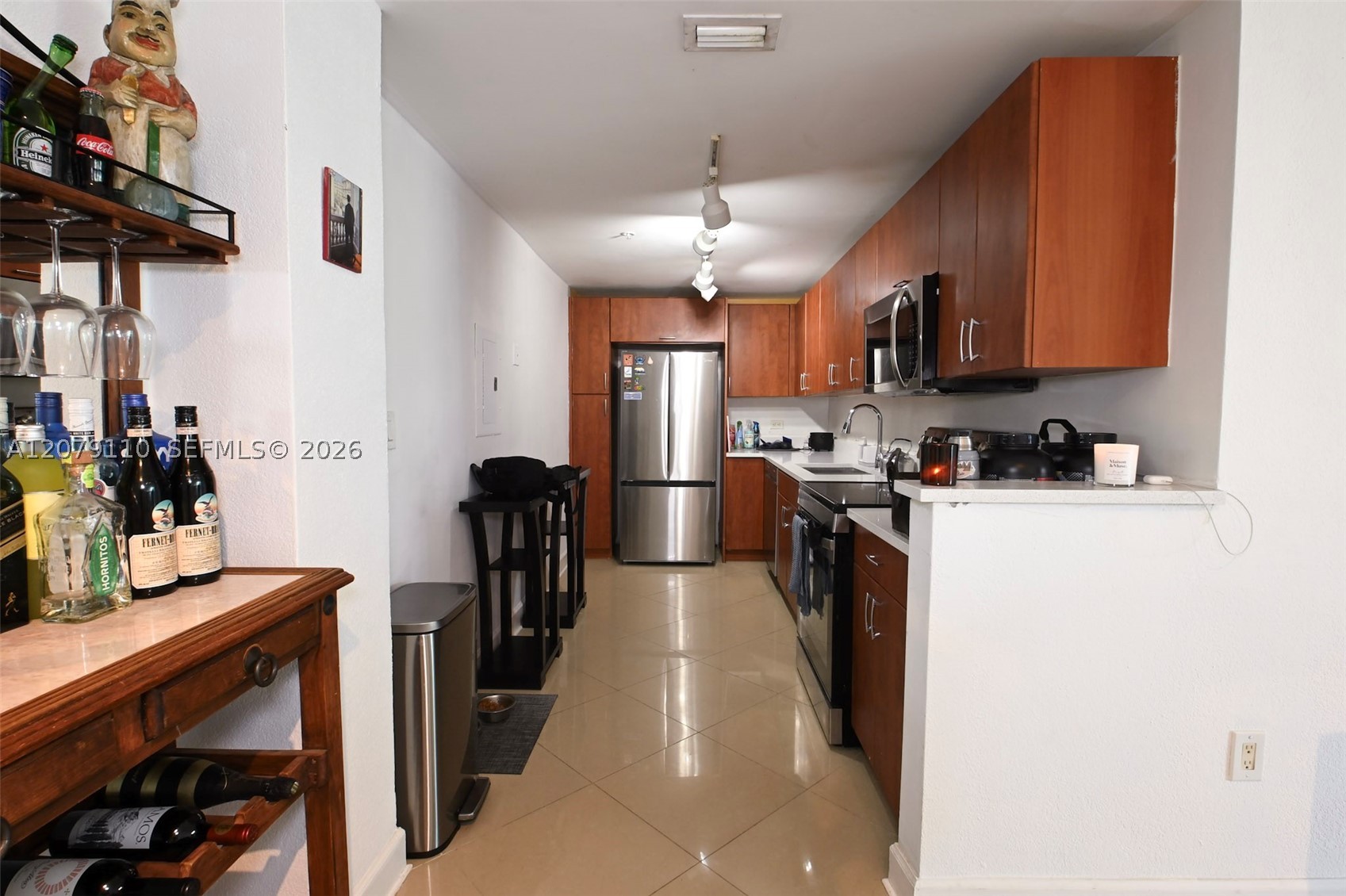 7501 E Treasure Dr 1h Property Photo 10