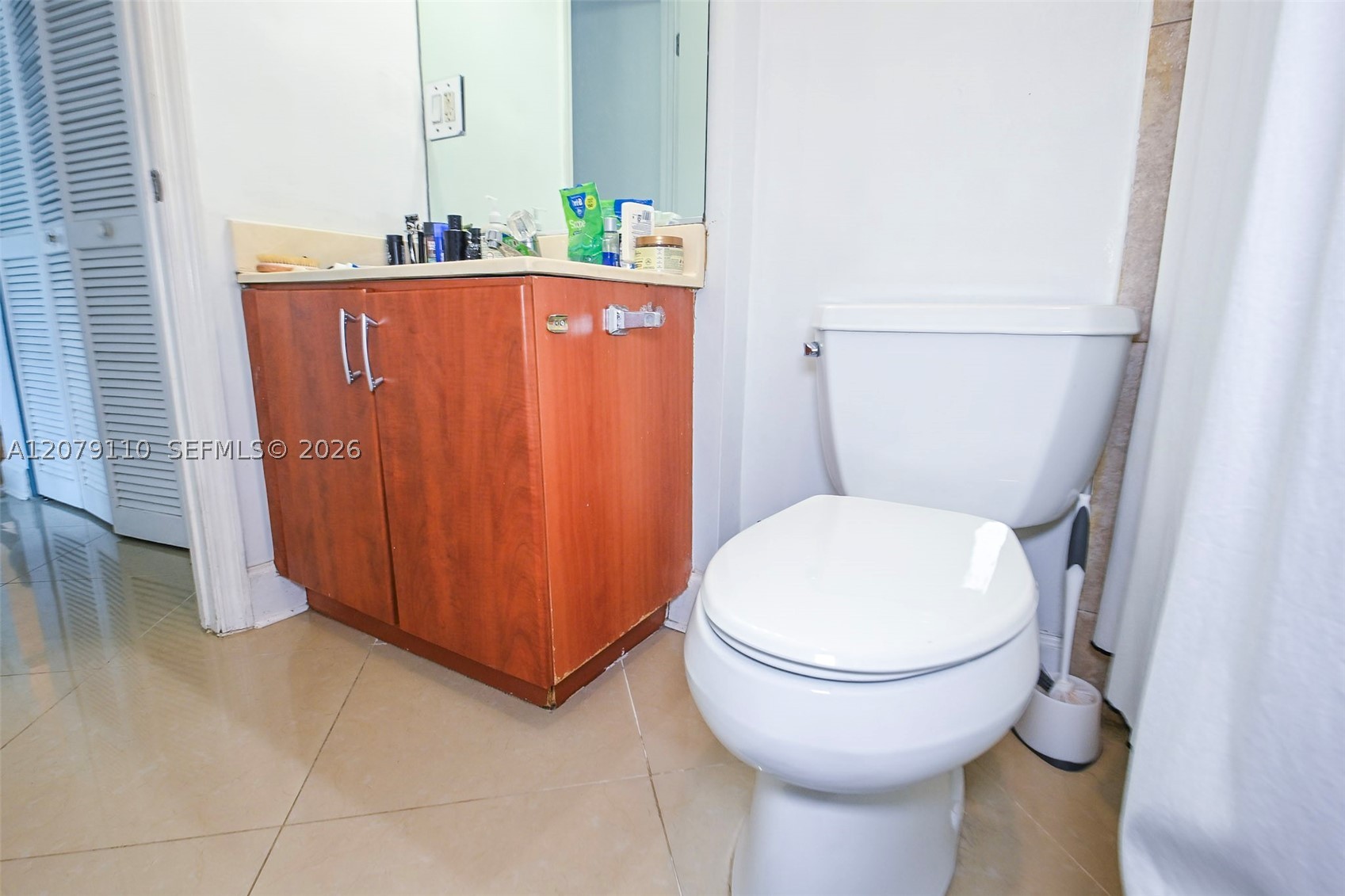 7501 E Treasure Dr 1h Property Photo 15