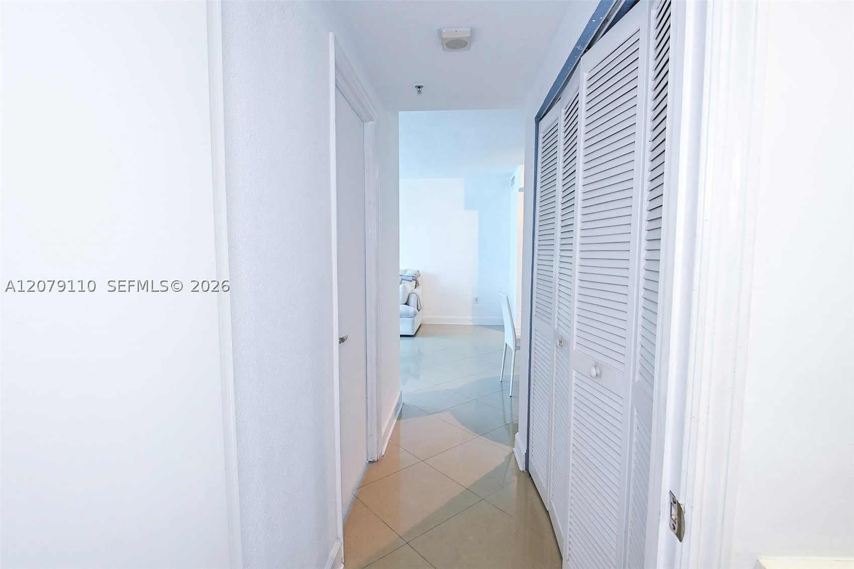 7501 E Treasure Dr 1h Property Photo 16