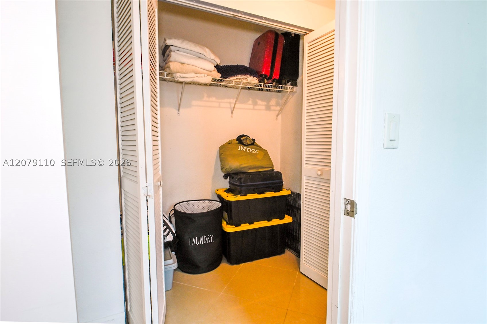 7501 E Treasure Dr 1h Property Photo 18