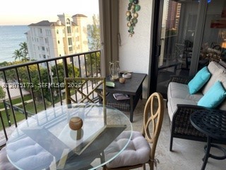 1905 N Ocean Blvd 8E Property Photo 1
