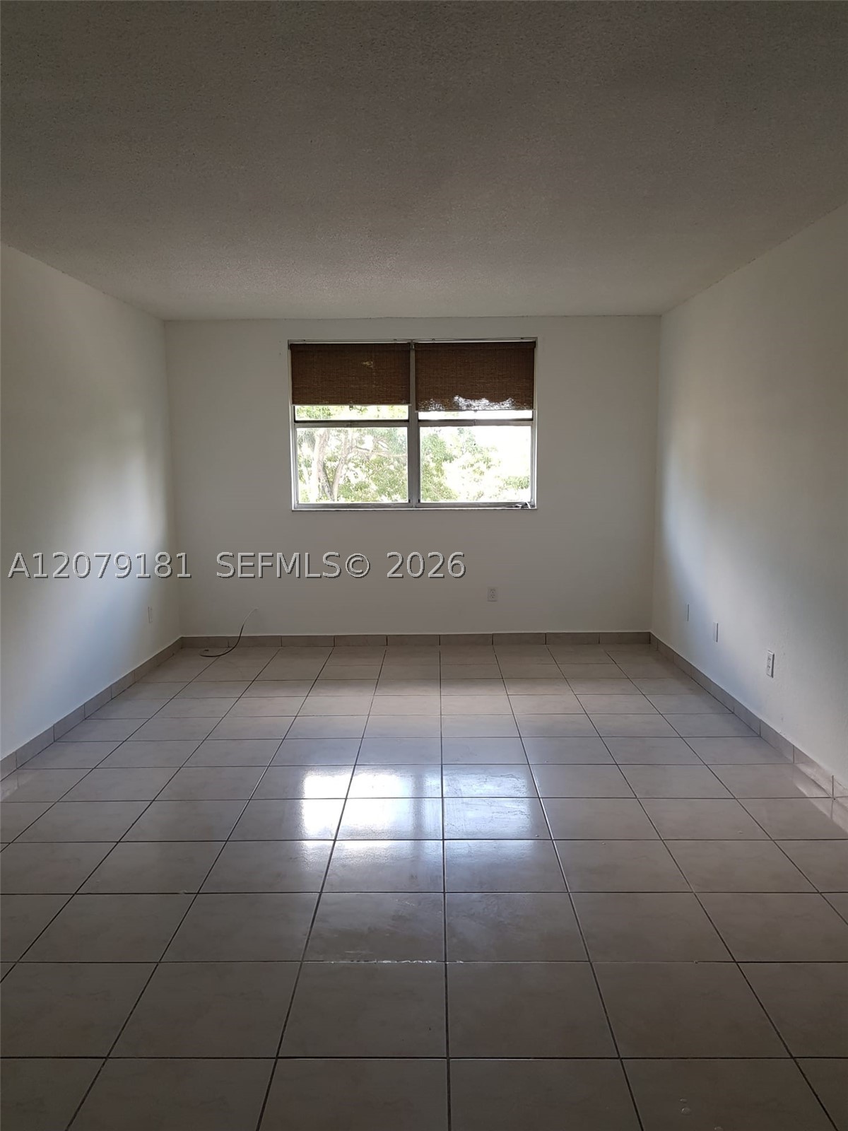 606 W 81st St 314 Property Photo 3