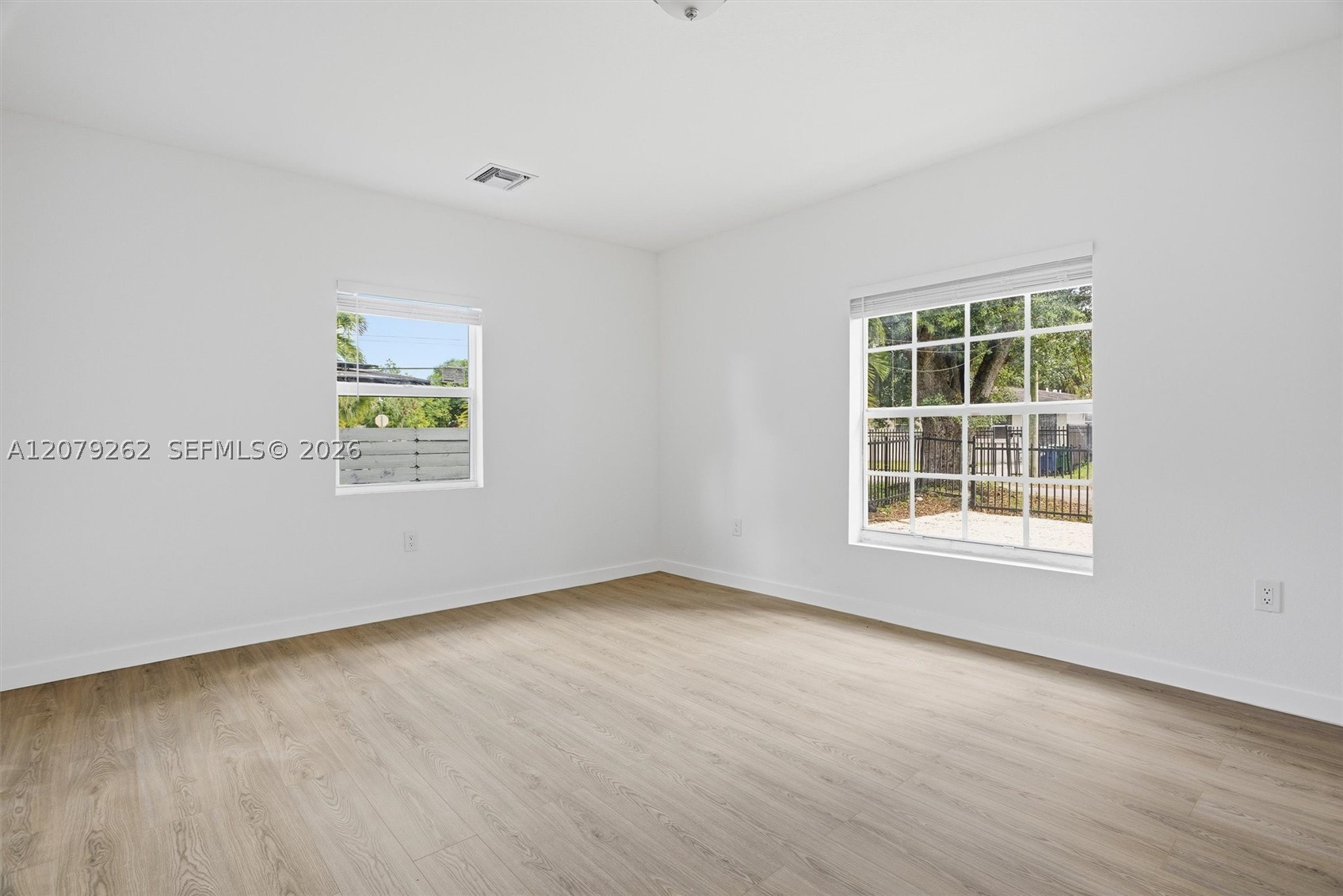 465 Ne 165th St Property Photo 12