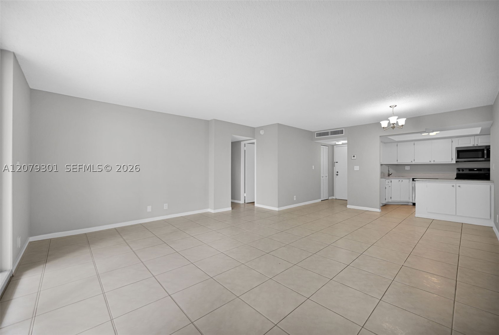 100 Golden Isles Dr 109 Property Photo 8