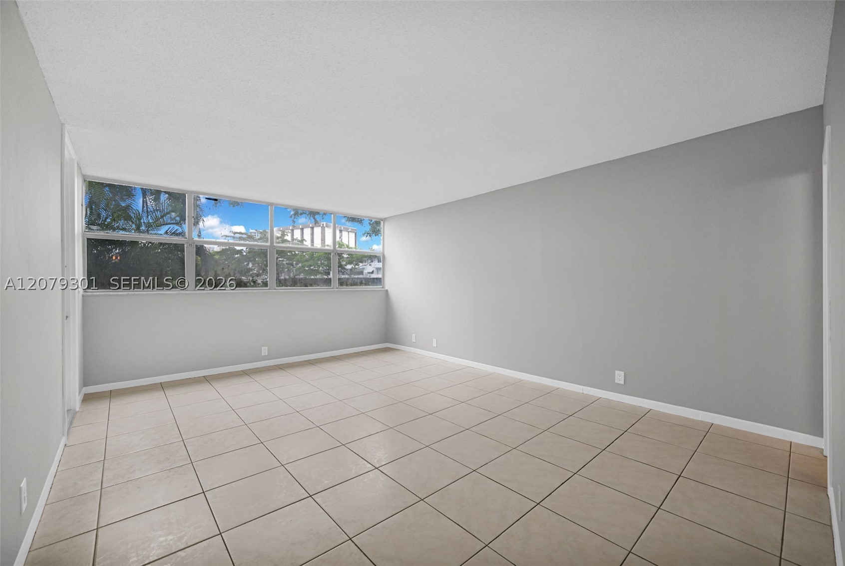 100 Golden Isles Dr 109 Property Photo 16