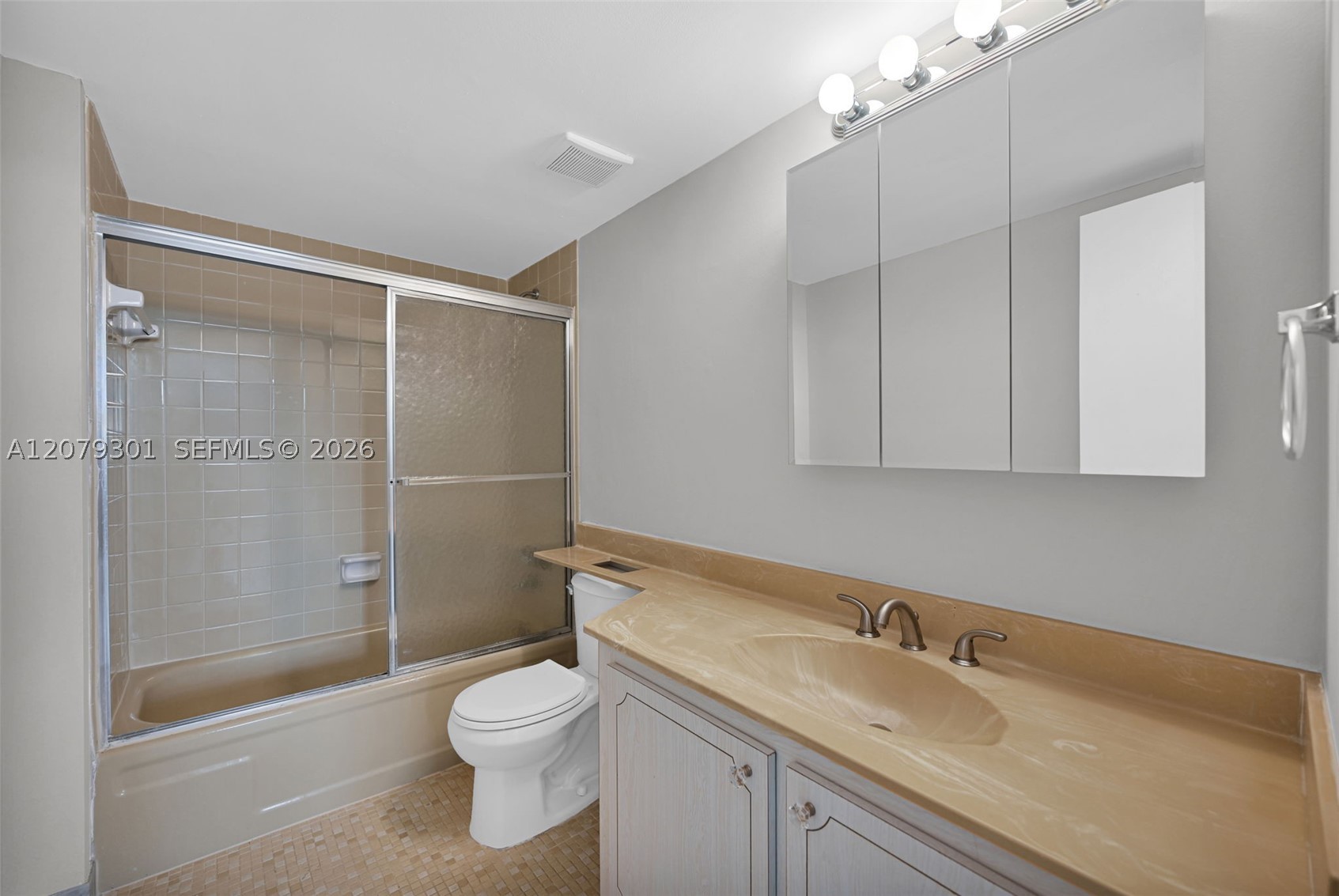 100 Golden Isles Dr 109 Property Photo 21