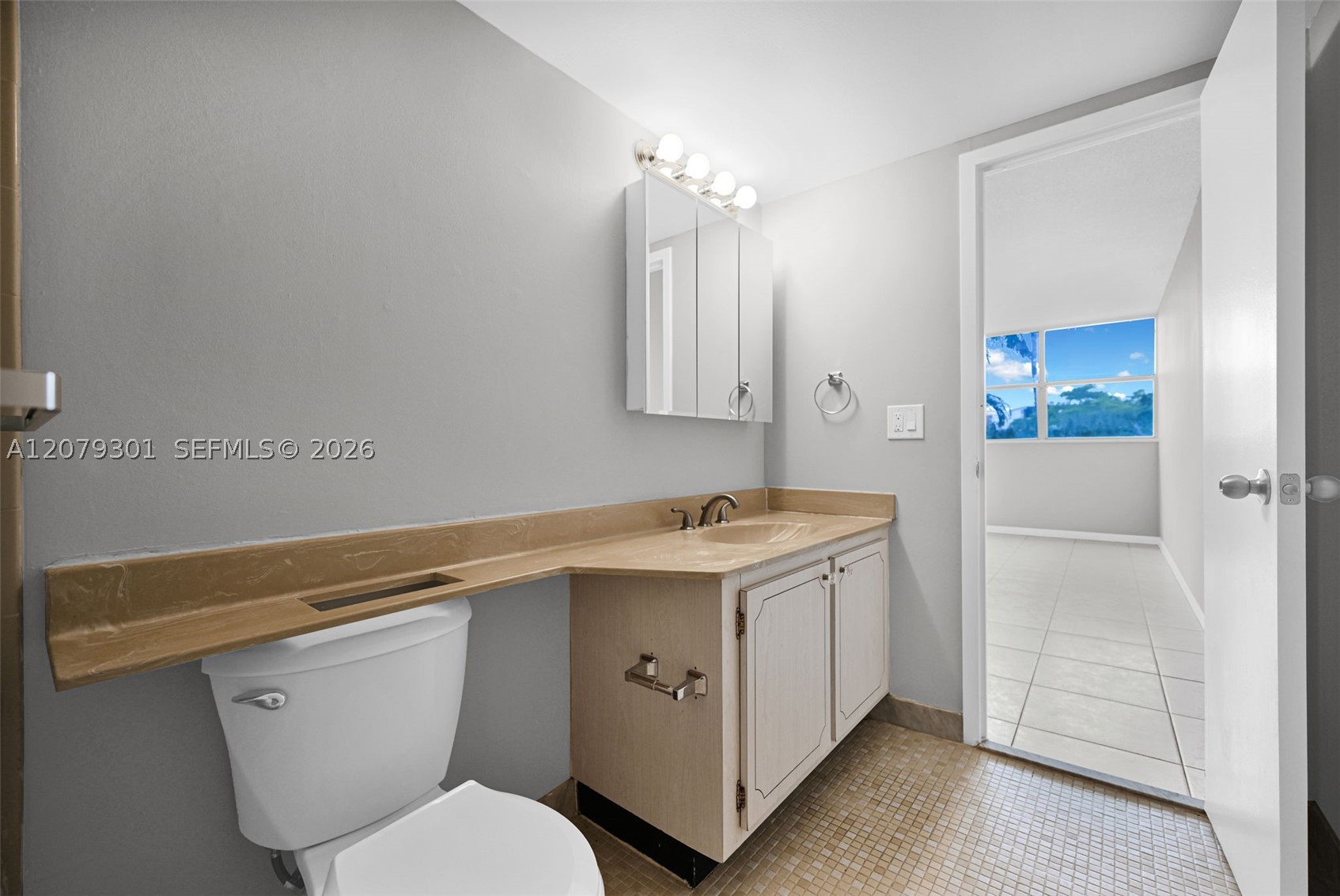 100 Golden Isles Dr 109 Property Photo 22