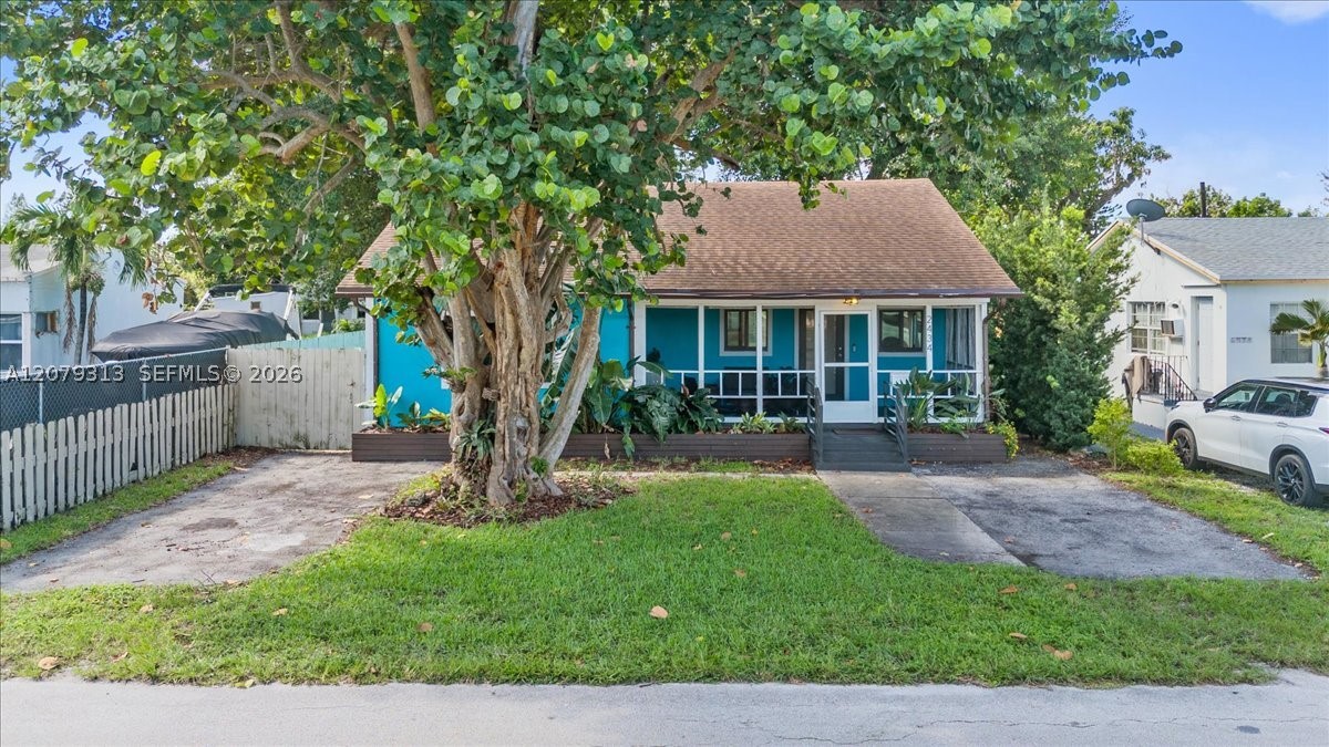 2434 Lincoln St Property Photo 1