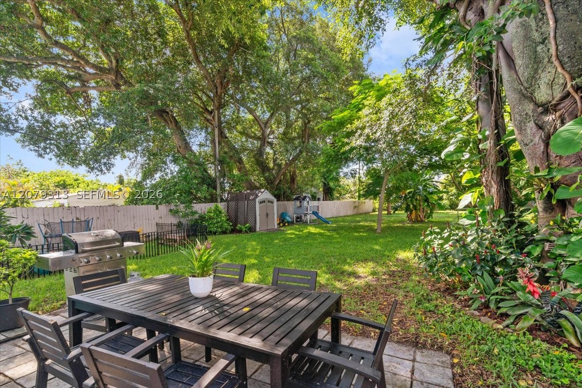 2434 Lincoln St Property Photo 29