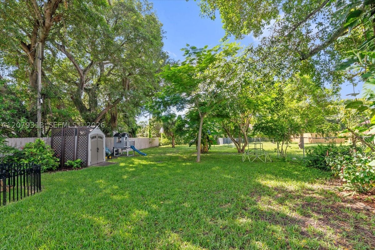 2434 Lincoln St Property Photo 31