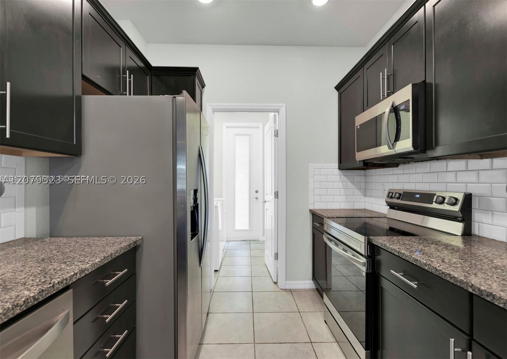 1240 Eucalyptus Dr 2 Property Photo 6