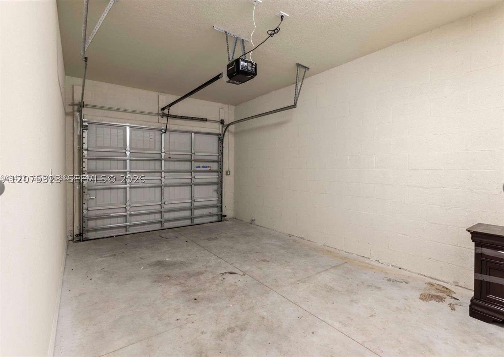 1240 Eucalyptus Dr 2 Property Photo 10